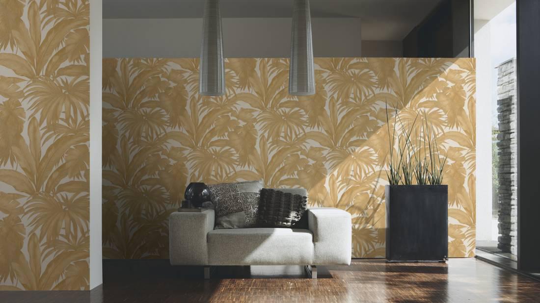 Giungla Palm - Gold on White - Wallpaper Trader