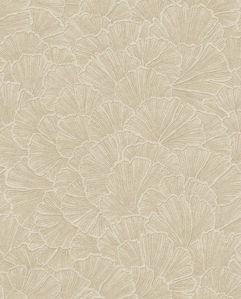 Ginkgo Fan wallpaper by Eijffinger, overlapping ginkgo fans in warm sandy beige, flat swatch