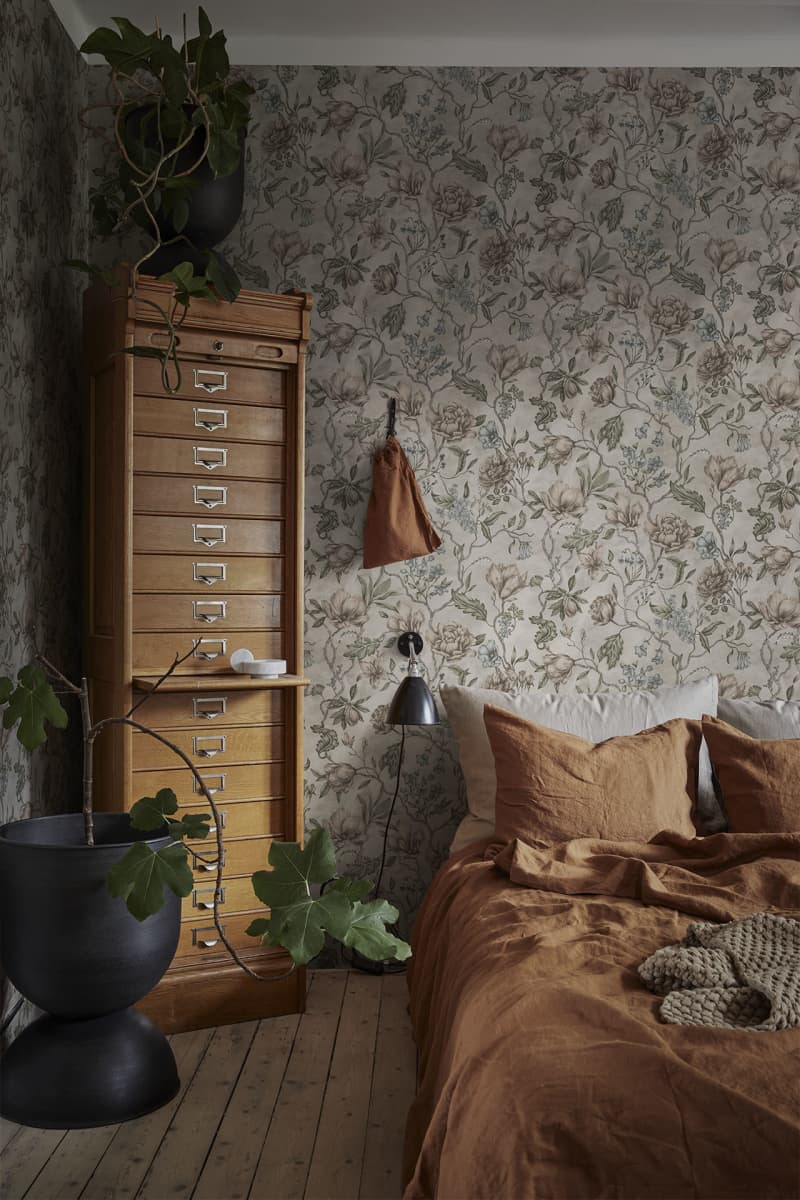 Linda wallpaper by Sandberg in a room setting
