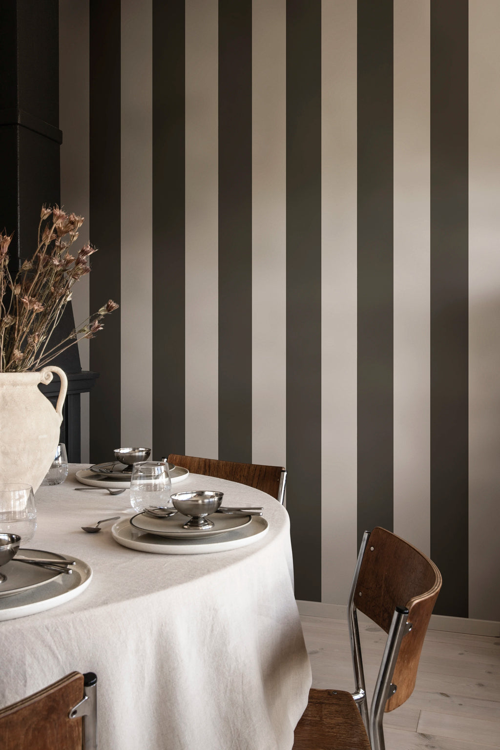 Magnus wallpaper by Sandberg – Grey – Graphite colourway, styled in a third room setting