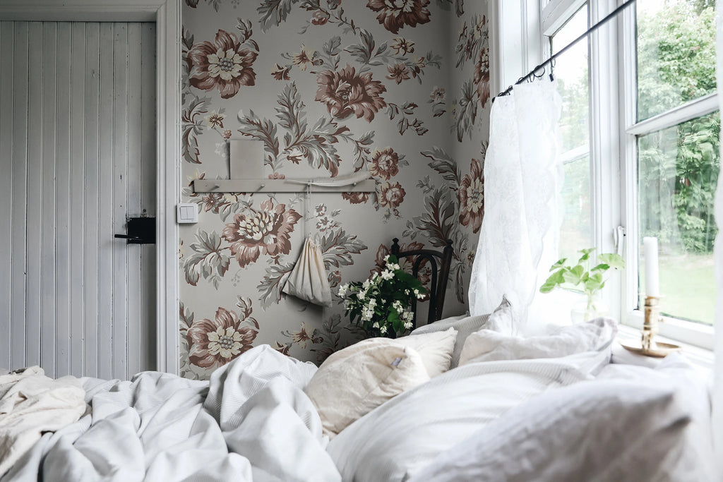 Kajsa wallpaper by Sandberg – floral design, Beige – Sand – styled in a room setting