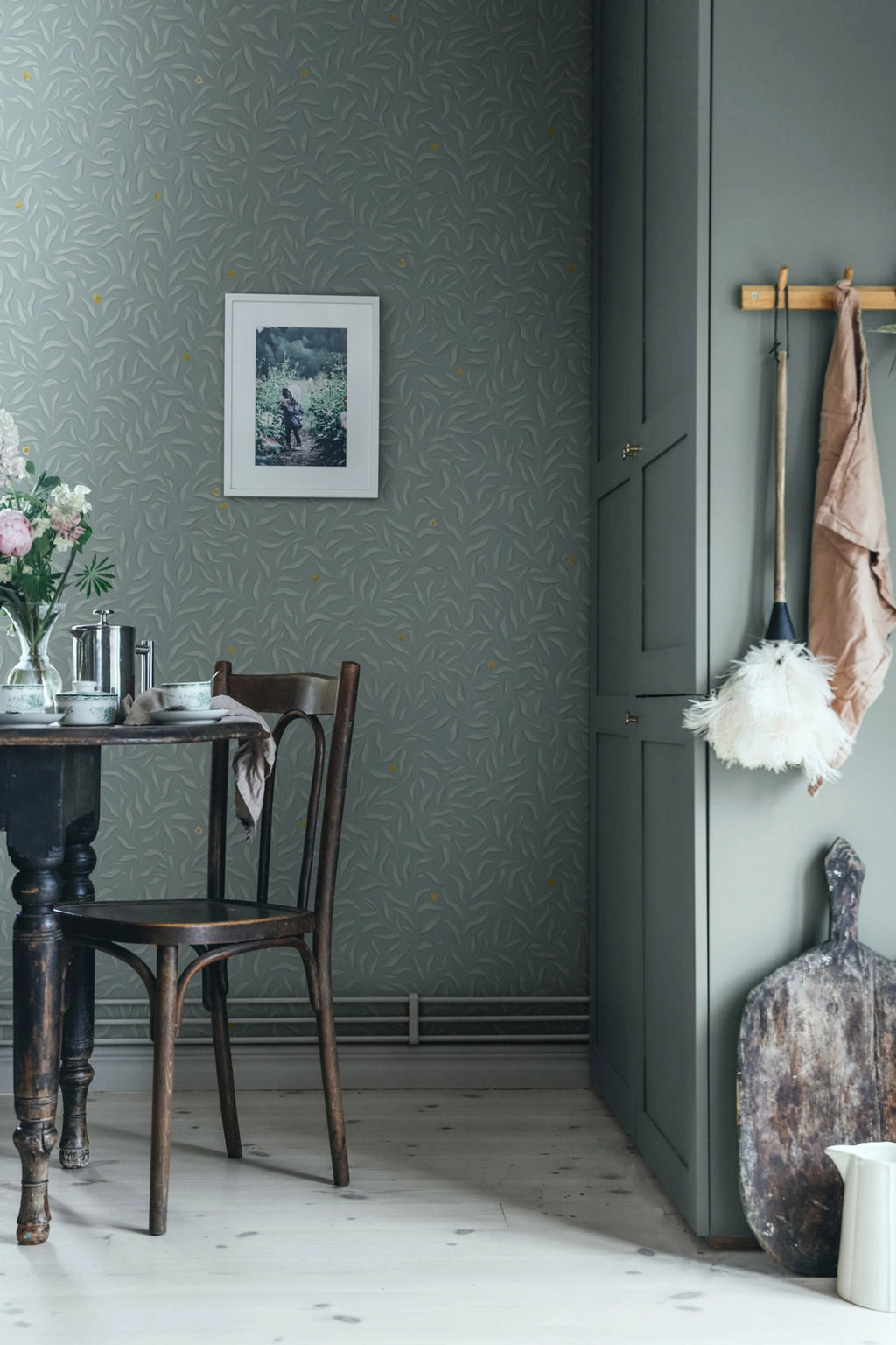 Sofia Wood wallpaper by Sandberg – textured & grasscloth design, Teal – Skye