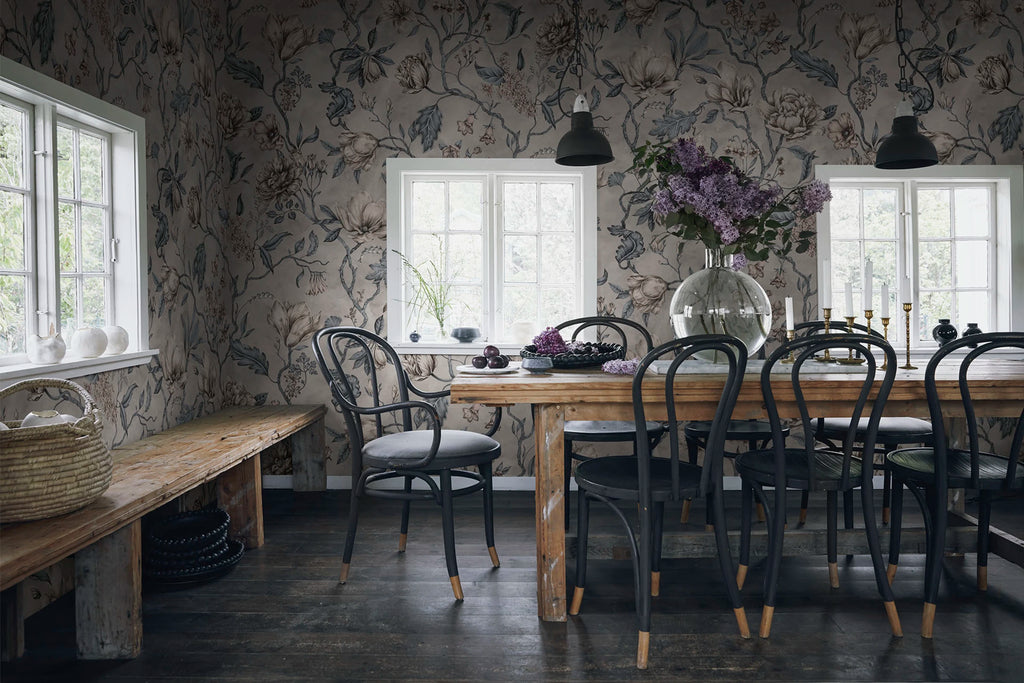 Belinda wallpaper by Sandberg – floral design, Blue – Misty Blue – styled in a room setting, view 10