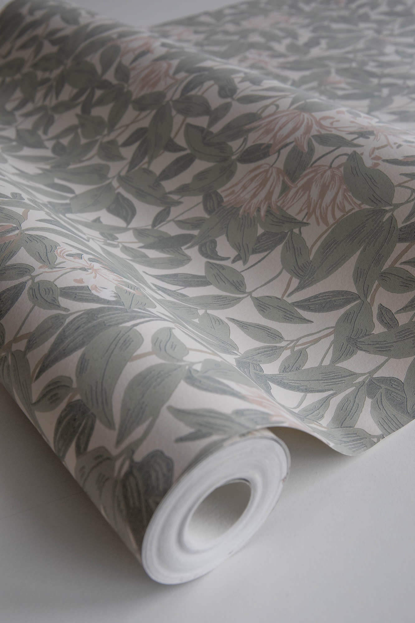 Linnea wallpaper by Sandberg in Garden Green, close detail of the print