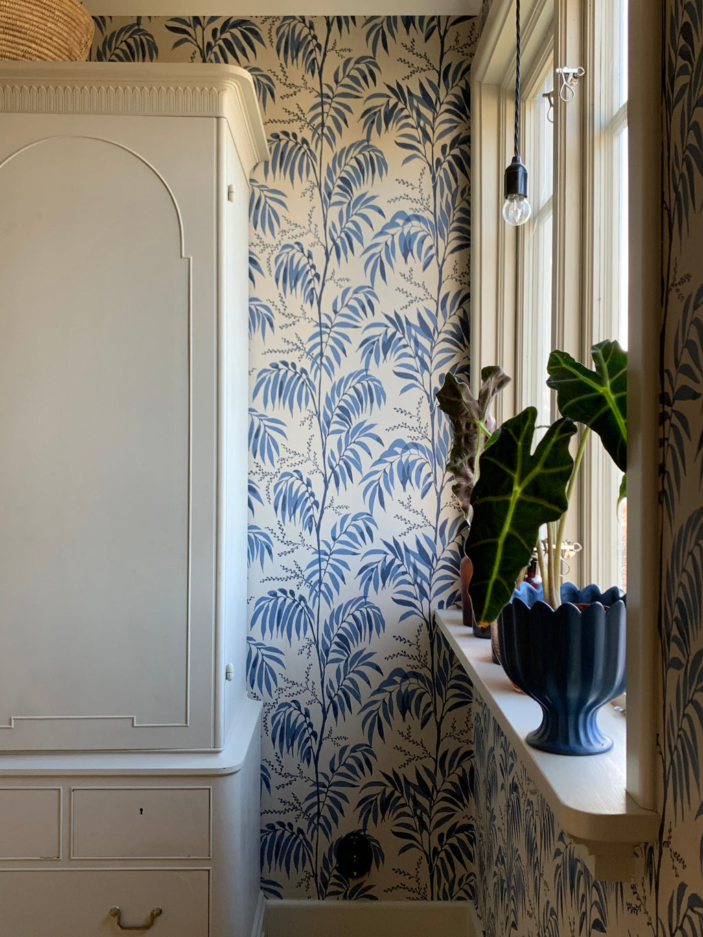 Casablanca Afternoon wallpaper by Langelid/von Bromssen - botanical design in Blue – Indigo