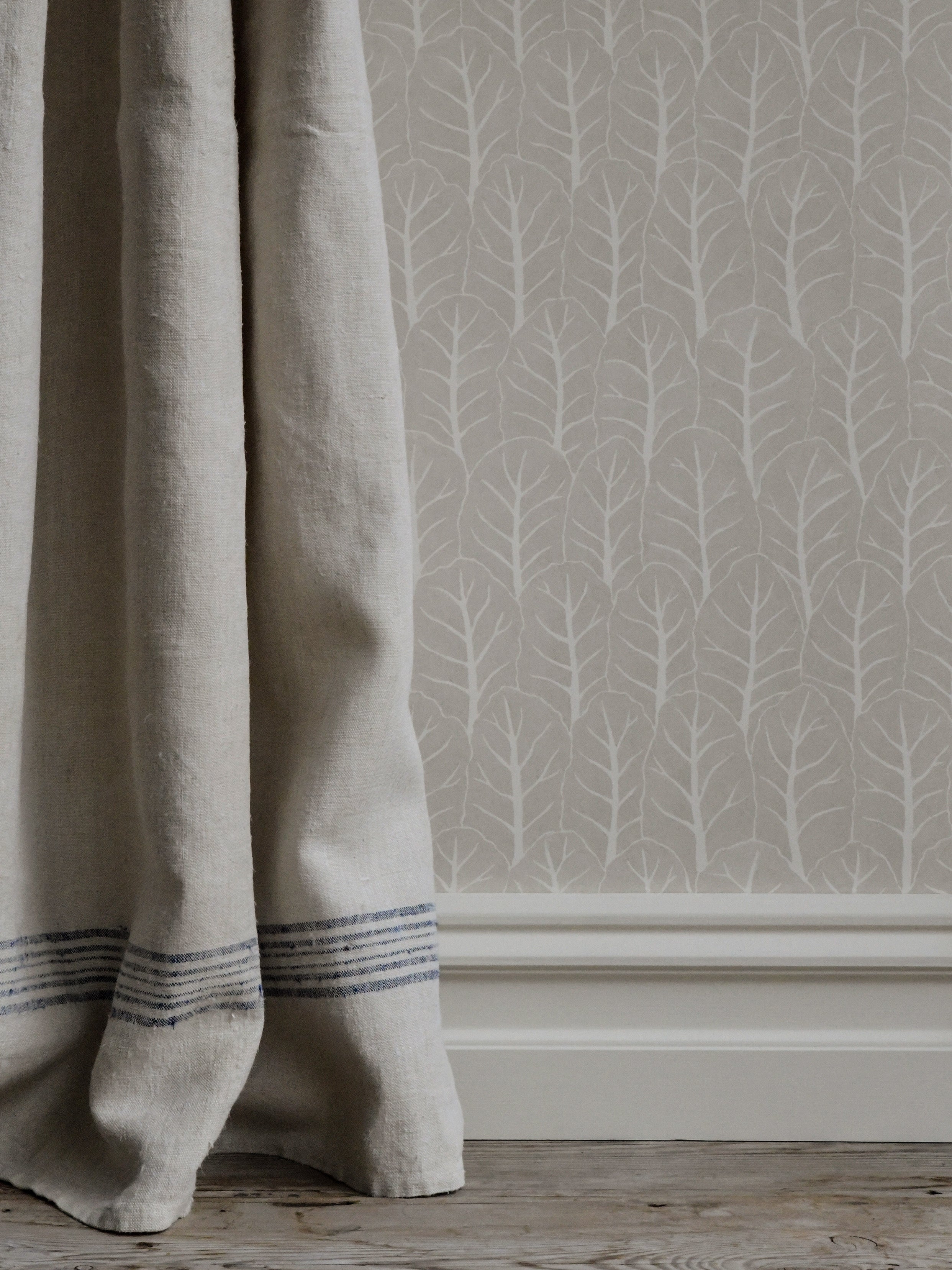 Coleslaw wallpaper by Langelid/von Bromssen - botanical design in Cream