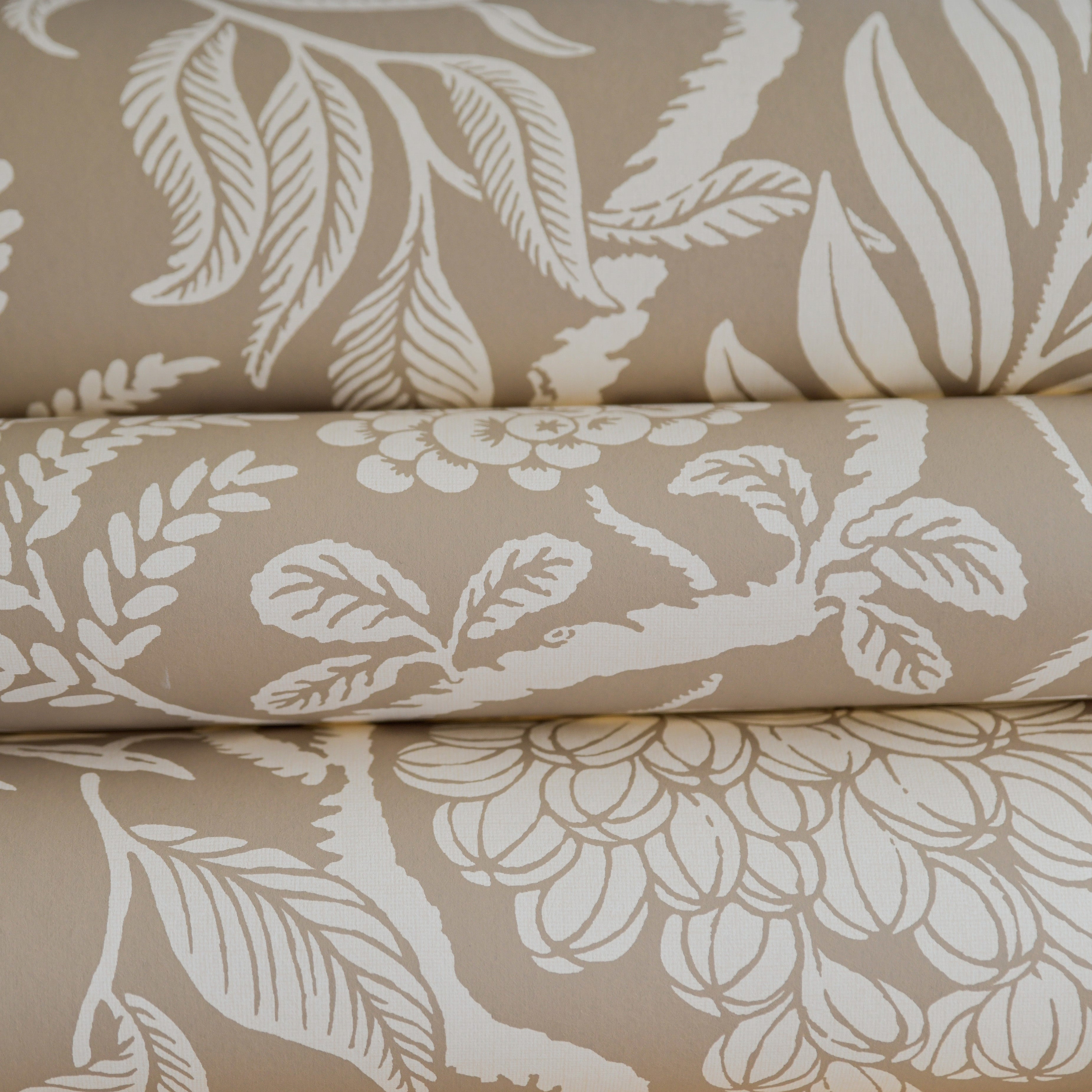 Cornucopia wallpaper by Langelid/von Bromssen - floral design in Beige