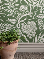 Cornucopia wallpaper by Langelid/von Bromssen - floral design in Green – Verde