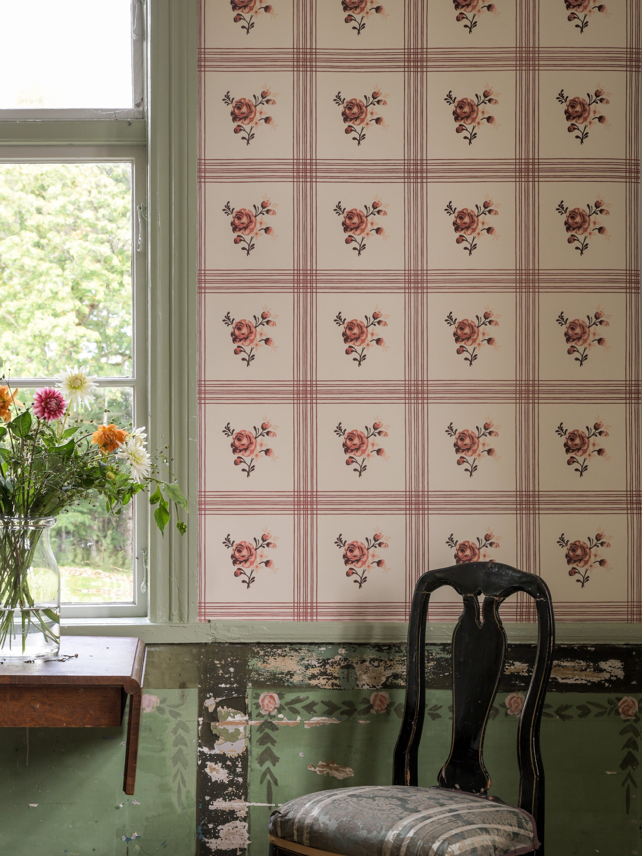 Rose wallpaper by Langelid/von Bromssen - floral design in Pink