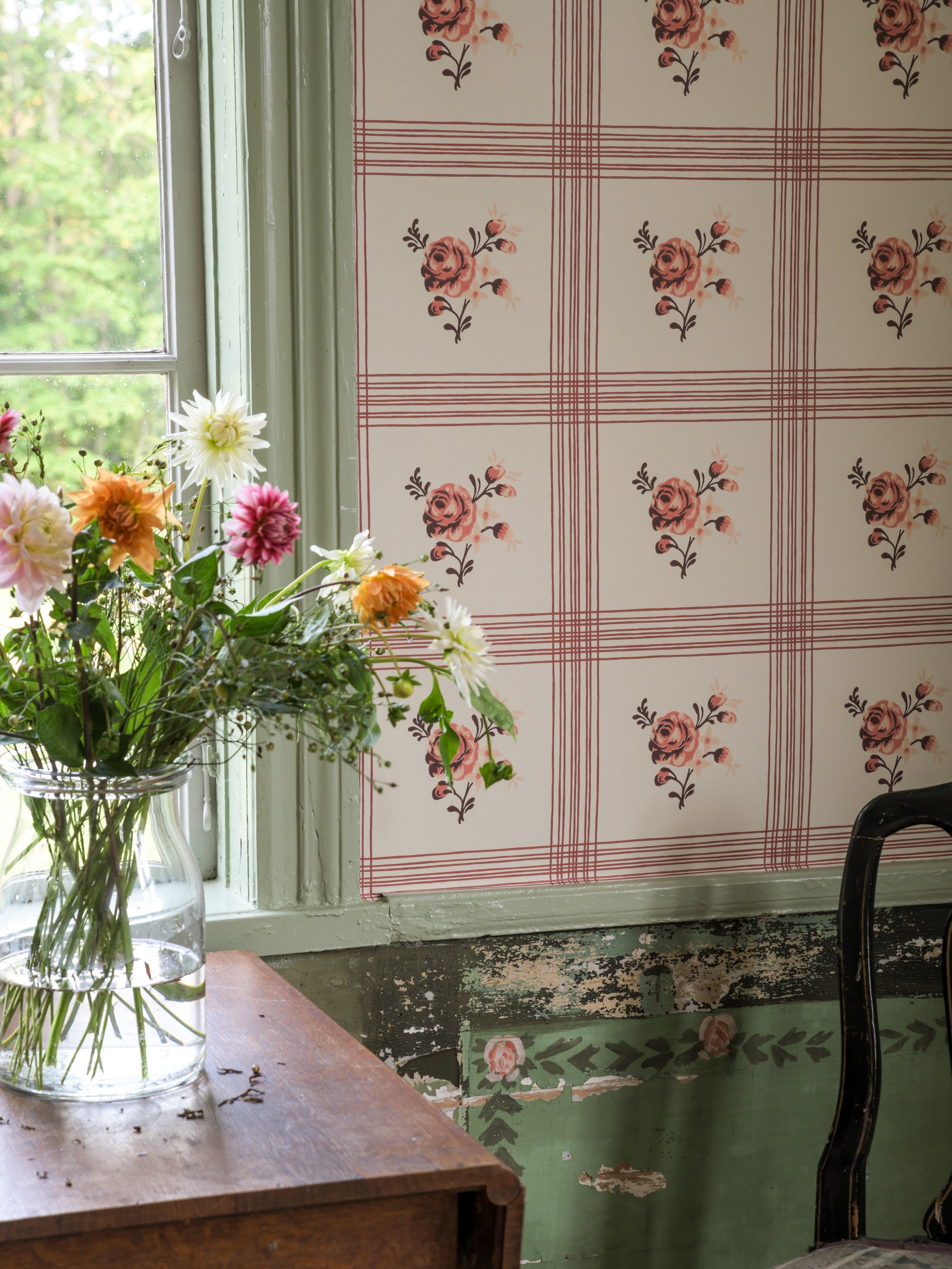 Rose wallpaper by Langelid/von Bromssen - floral design in Pink