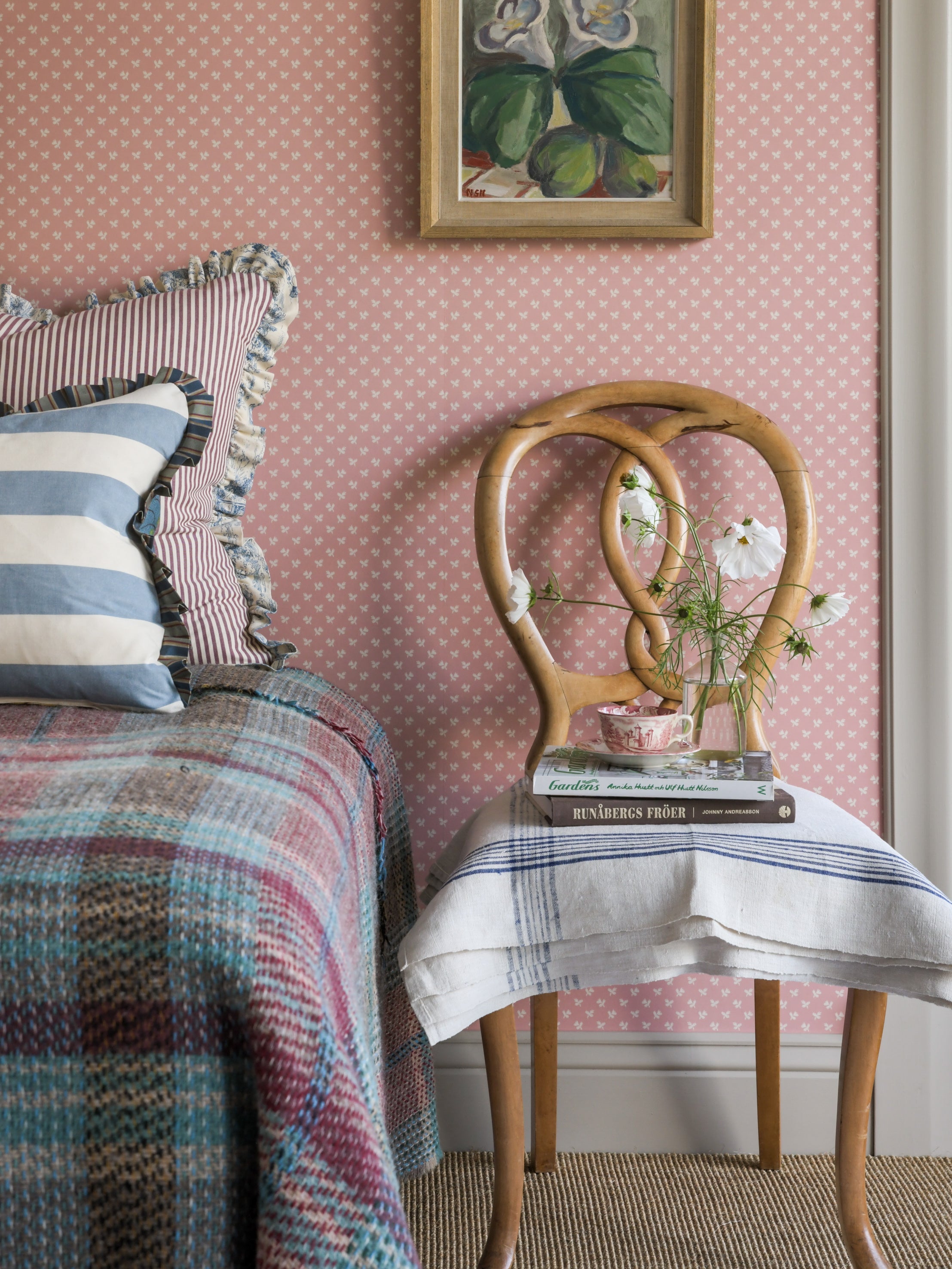 Tiny Flower wallpaper by Langelid/von Bromssen - floral design in Pink