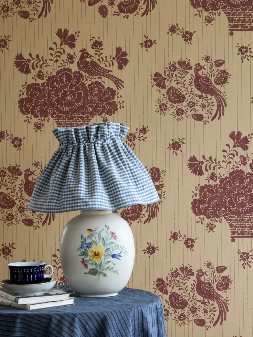 Birds Nest wallpaper by Langelid/von Bromssen - animals design in Red