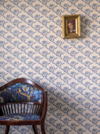 Daisy wallpaper by Langelid/von Bromssen - floral design in Blue