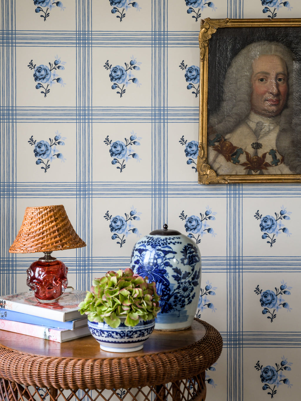 Rose wallpaper by Langelid/von Bromssen - floral design in Cream