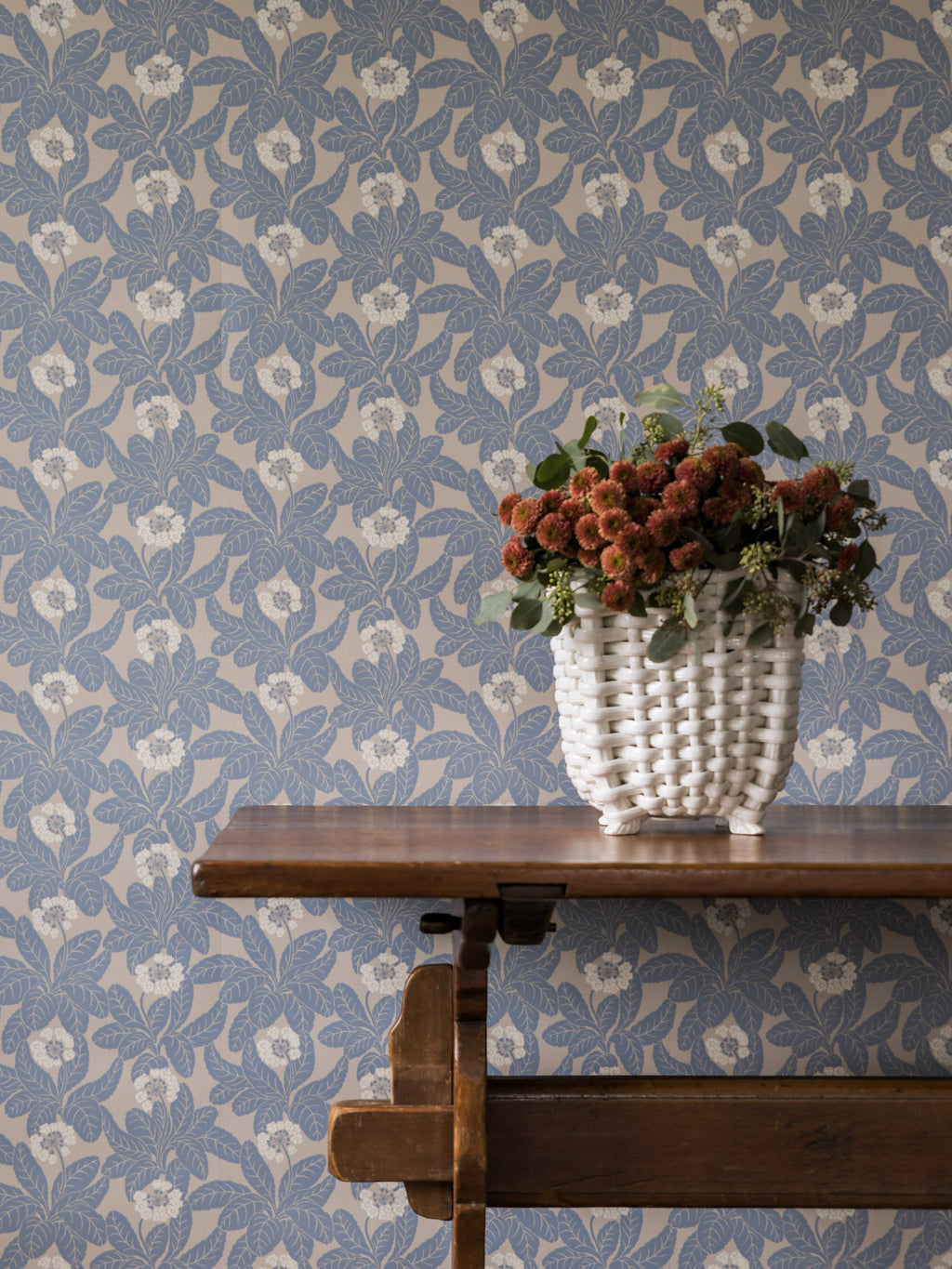 Primula wallpaper by Langelid/von Bromssen - floral design in Blue