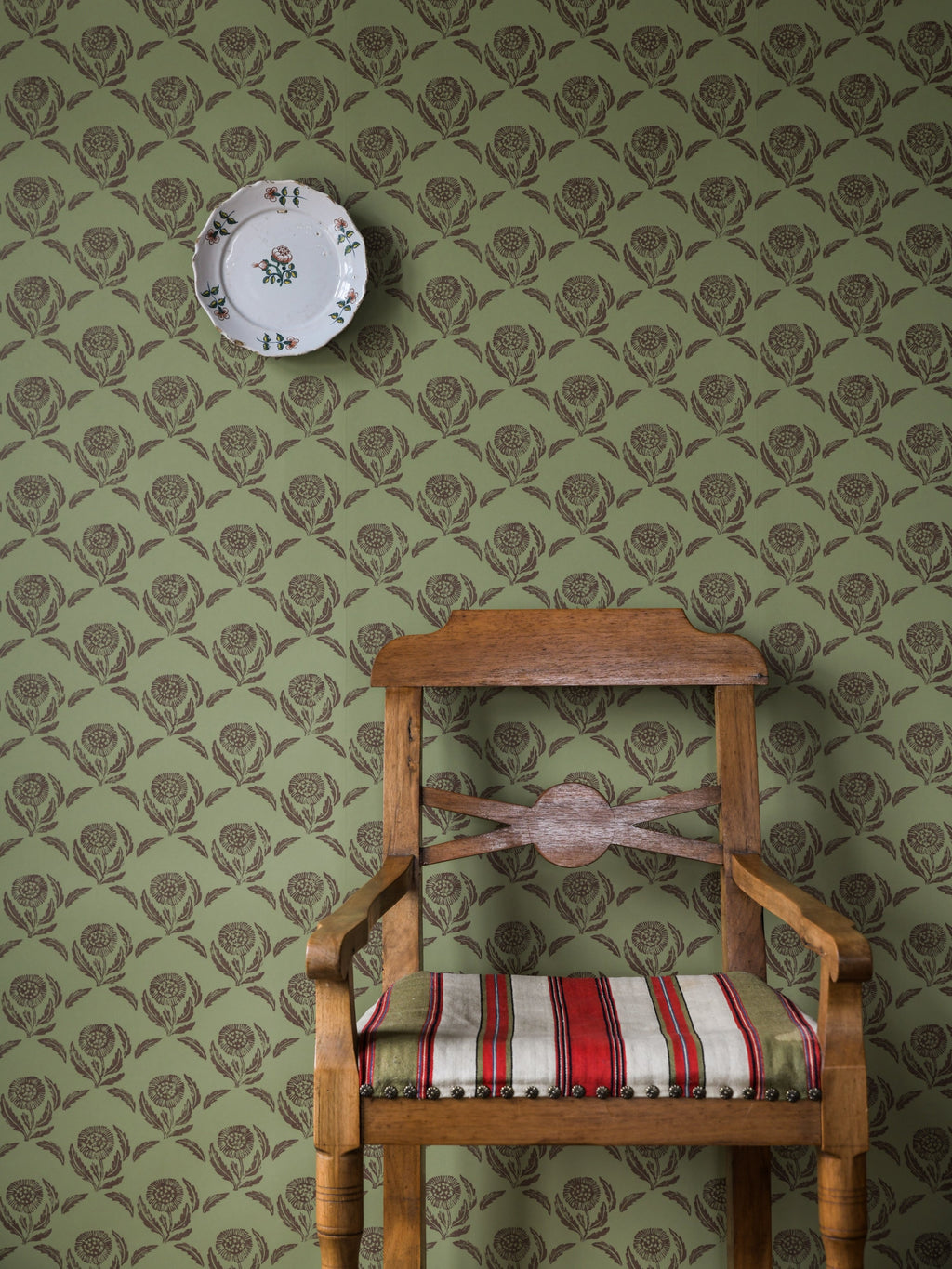 Daisy wallpaper by Langelid/von Bromssen - floral design in Green