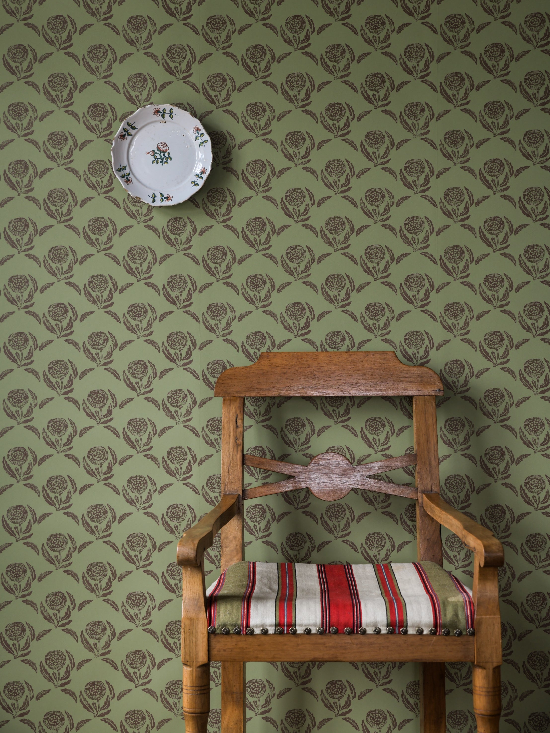 Daisy wallpaper by Langelid/von Bromssen - floral design in Green