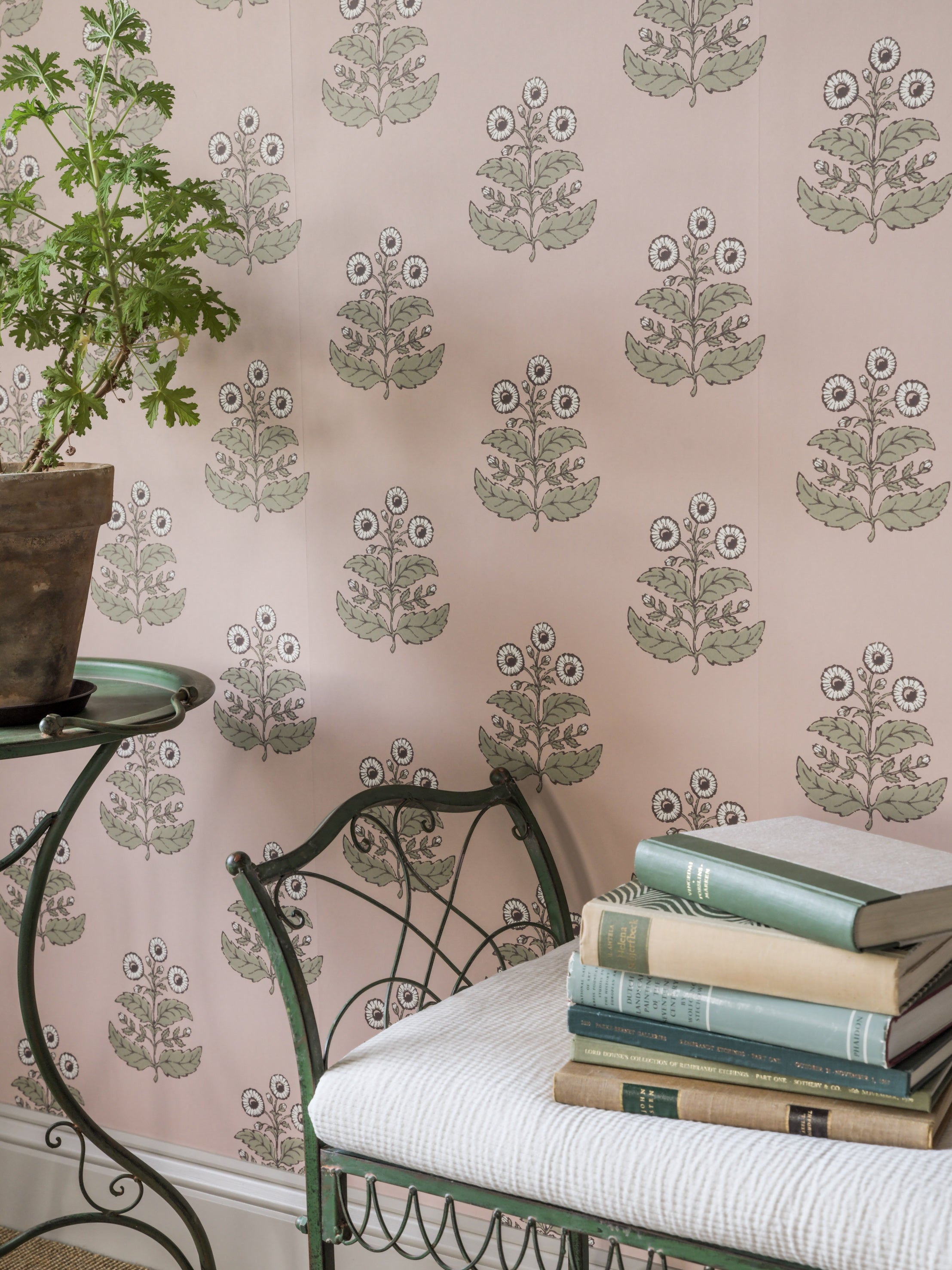 Floret wallpaper by Langelid/von Bromssen - floral design in Peach