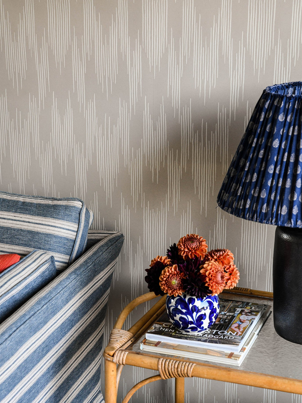 Ikat wallpaper by Langelid/von Bromssen - geometric design in Cream