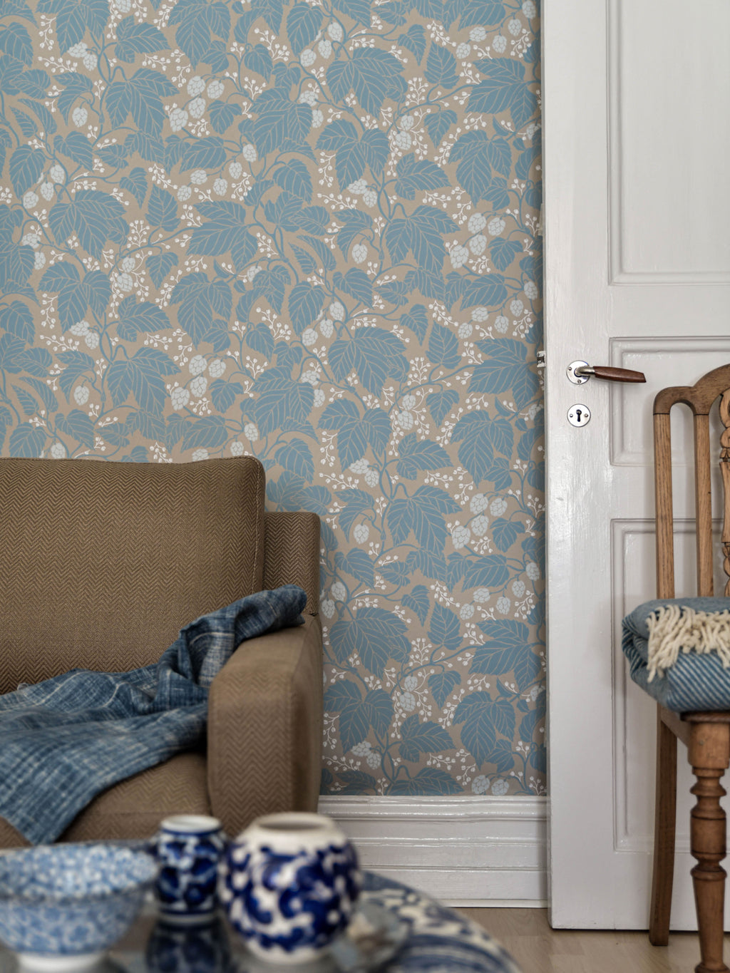 Hops and Glory wallpaper by Langelid/von Bromssen - botanical design in Blue
