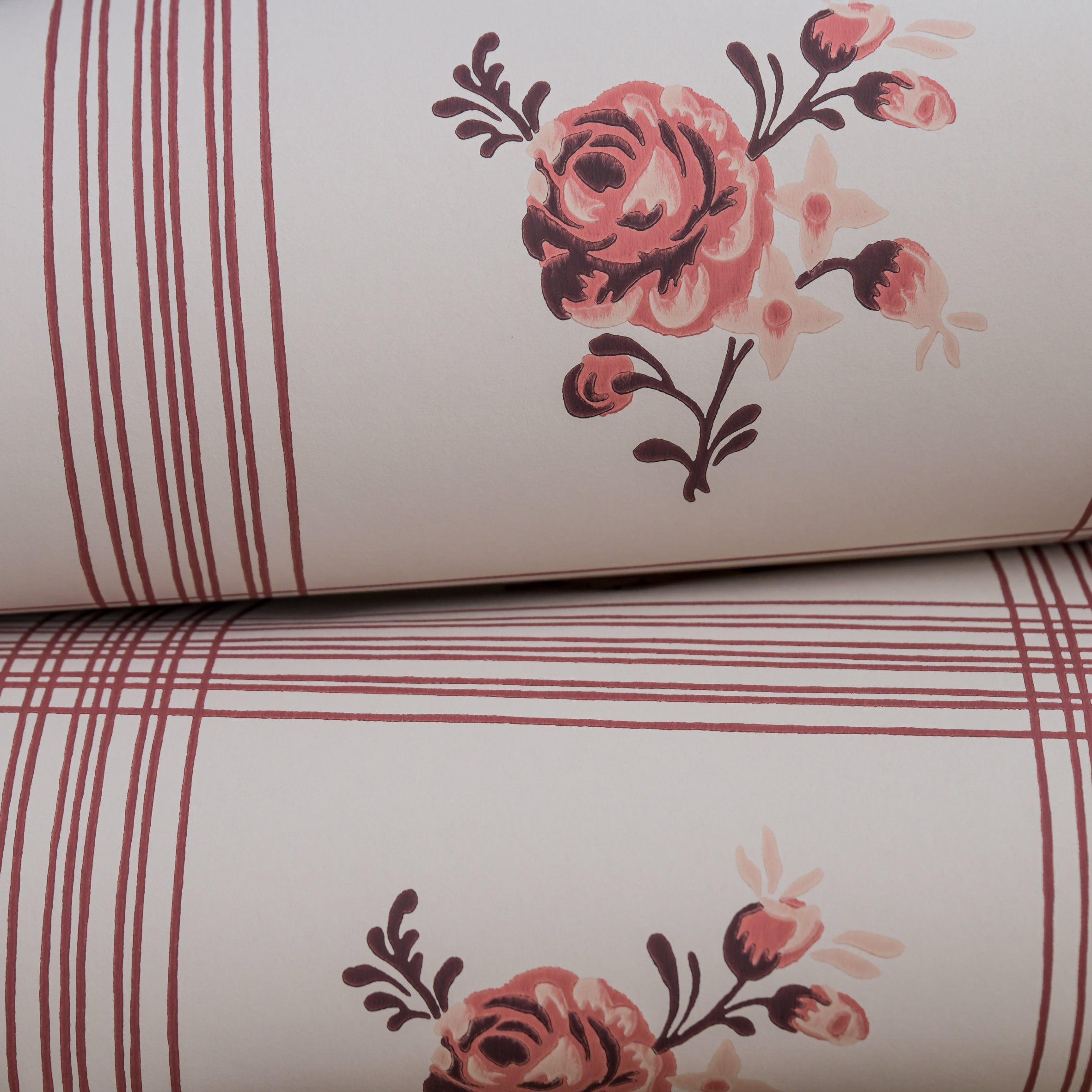 Rose wallpaper by Langelid/von Bromssen - floral design in Pink