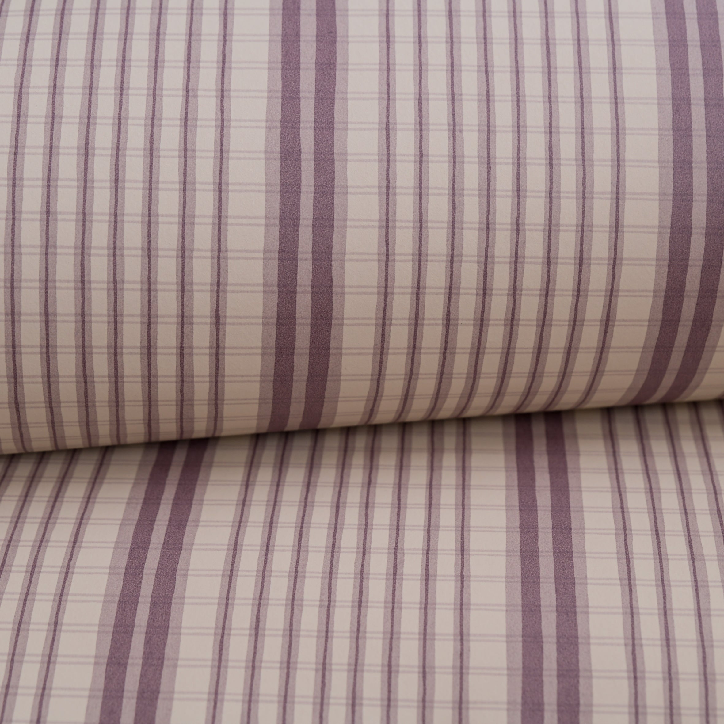 Como wallpaper by Langelid/von Bromssen - stripe design in Red