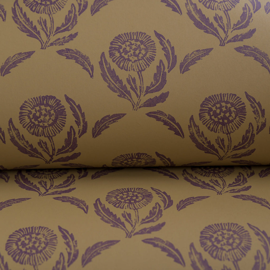 Daisy wallpaper by Langelid/von Bromssen - floral design in Yellow