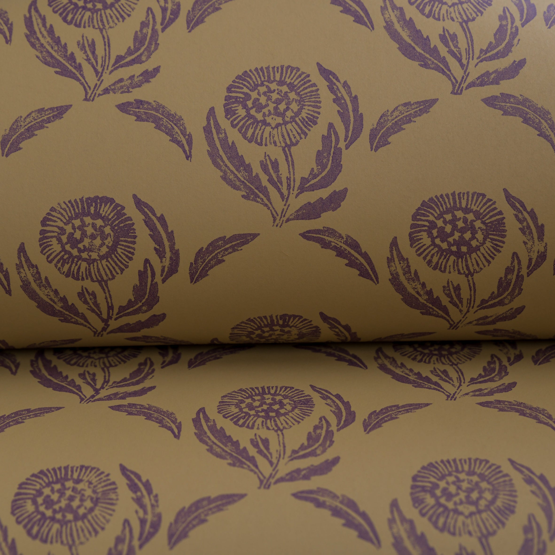 Daisy wallpaper by Langelid/von Bromssen - floral design in Yellow