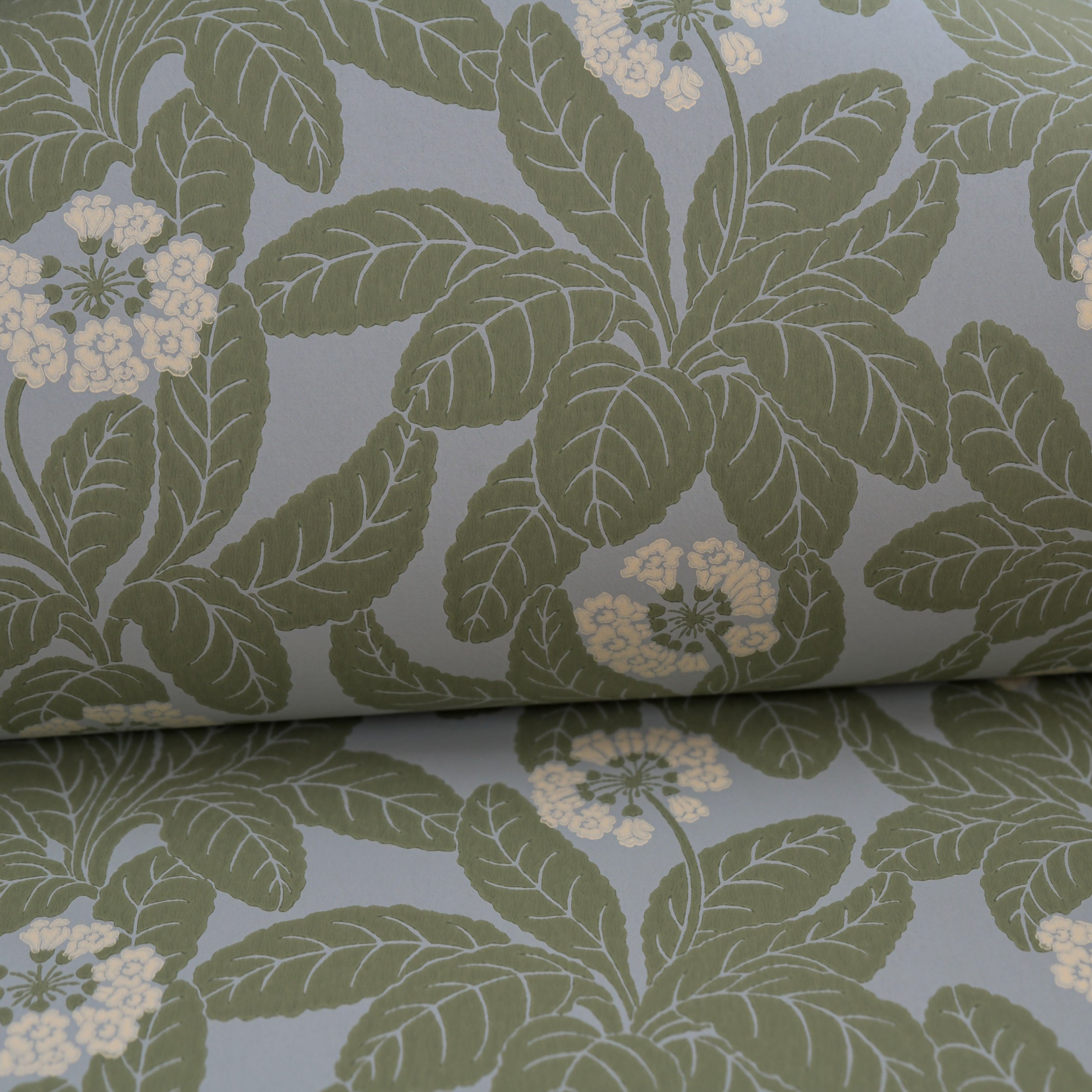 Primula wallpaper by Langelid/von Bromssen - floral design in Green