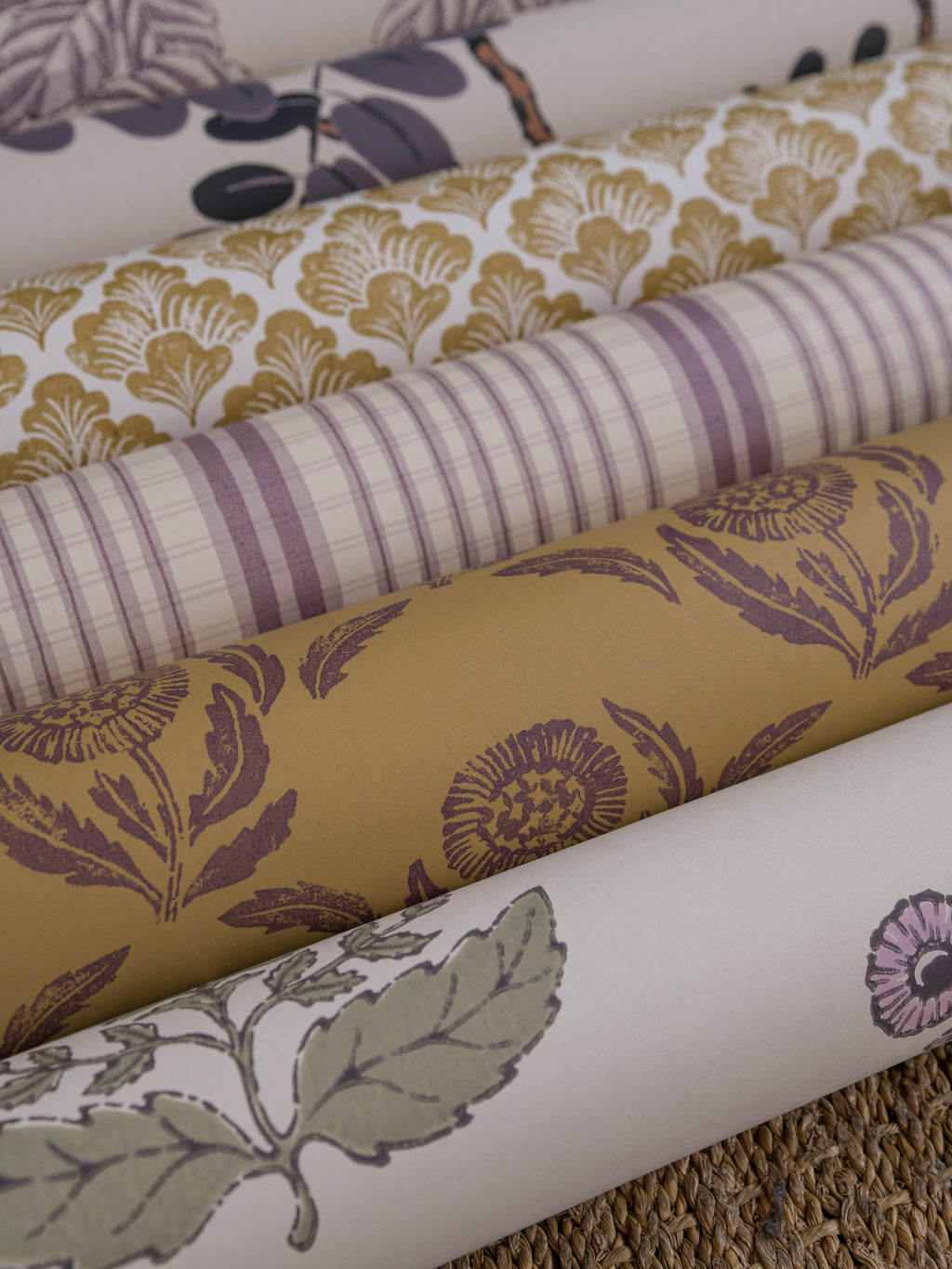 Daisy wallpaper by Langelid/von Bromssen - floral design in Yellow
