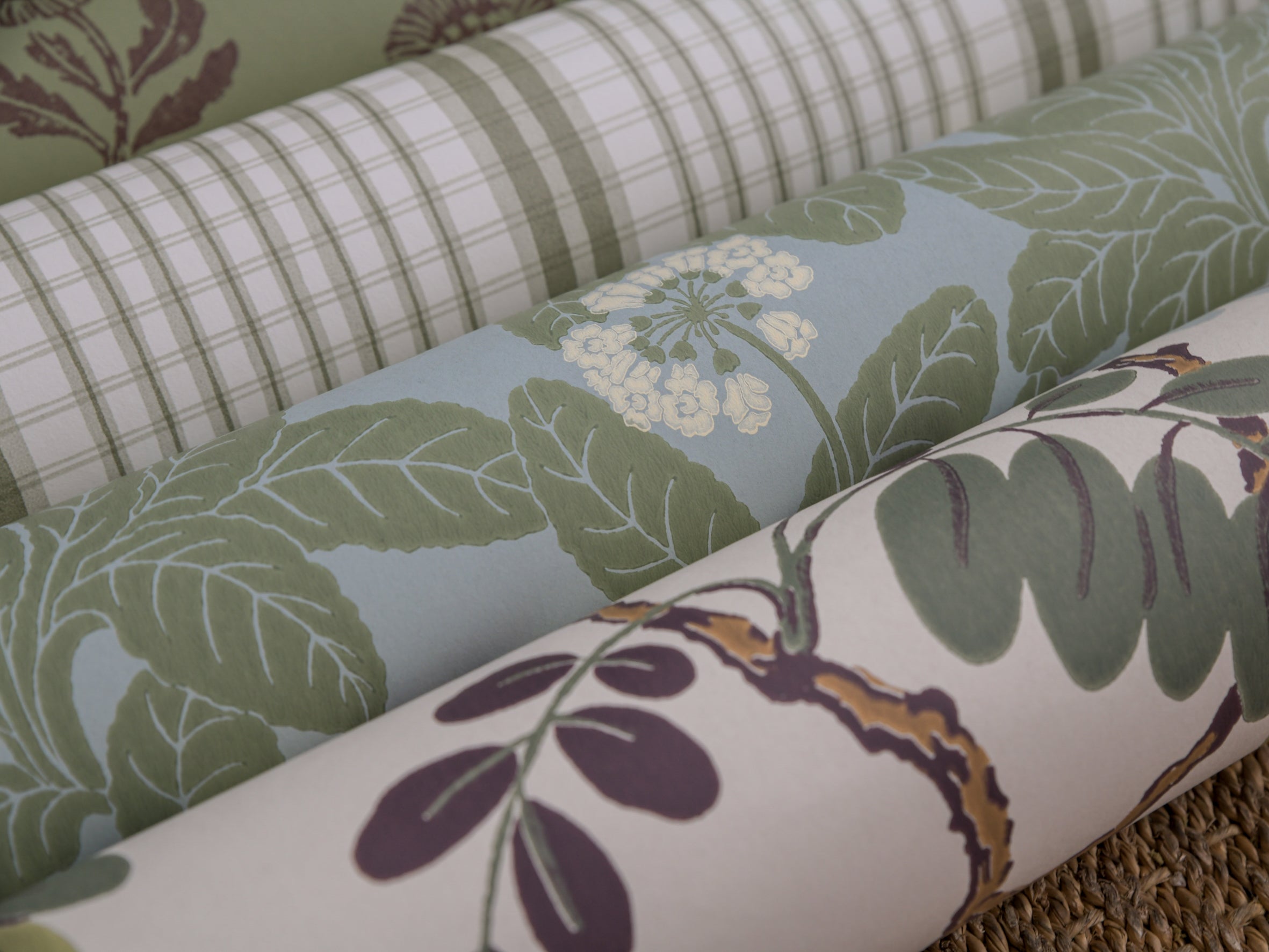 Primula wallpaper by Langelid/von Bromssen - floral design in Green