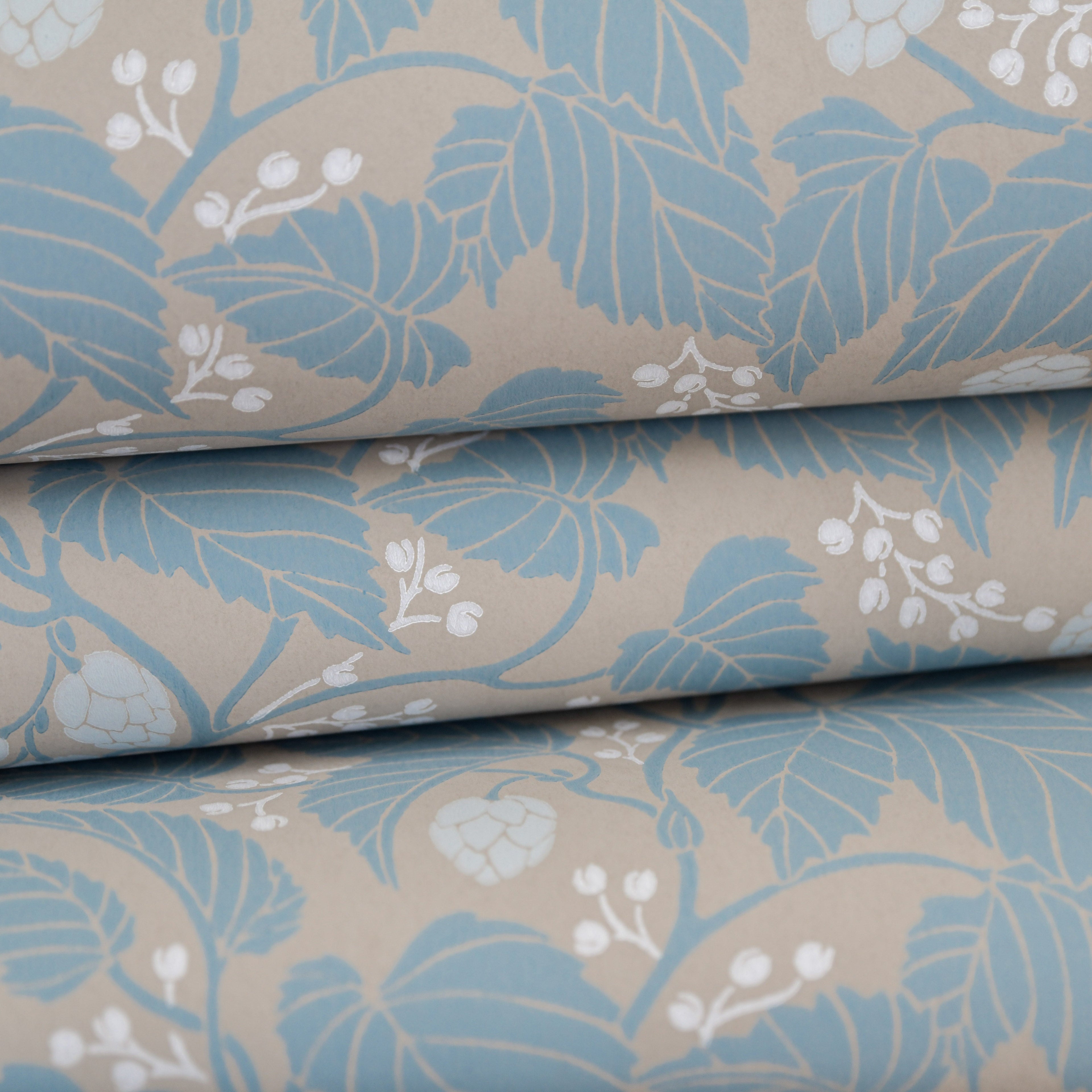 Hops and Glory wallpaper by Langelid/von Bromssen - botanical design in Blue