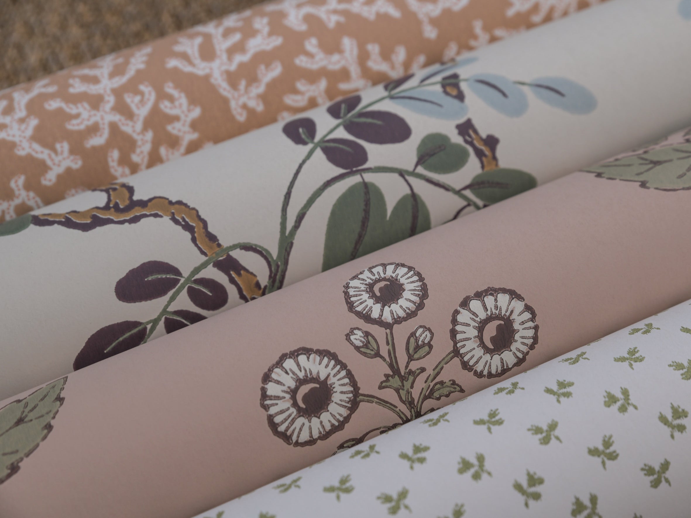 Floret wallpaper by Langelid/von Bromssen - floral design in Peach
