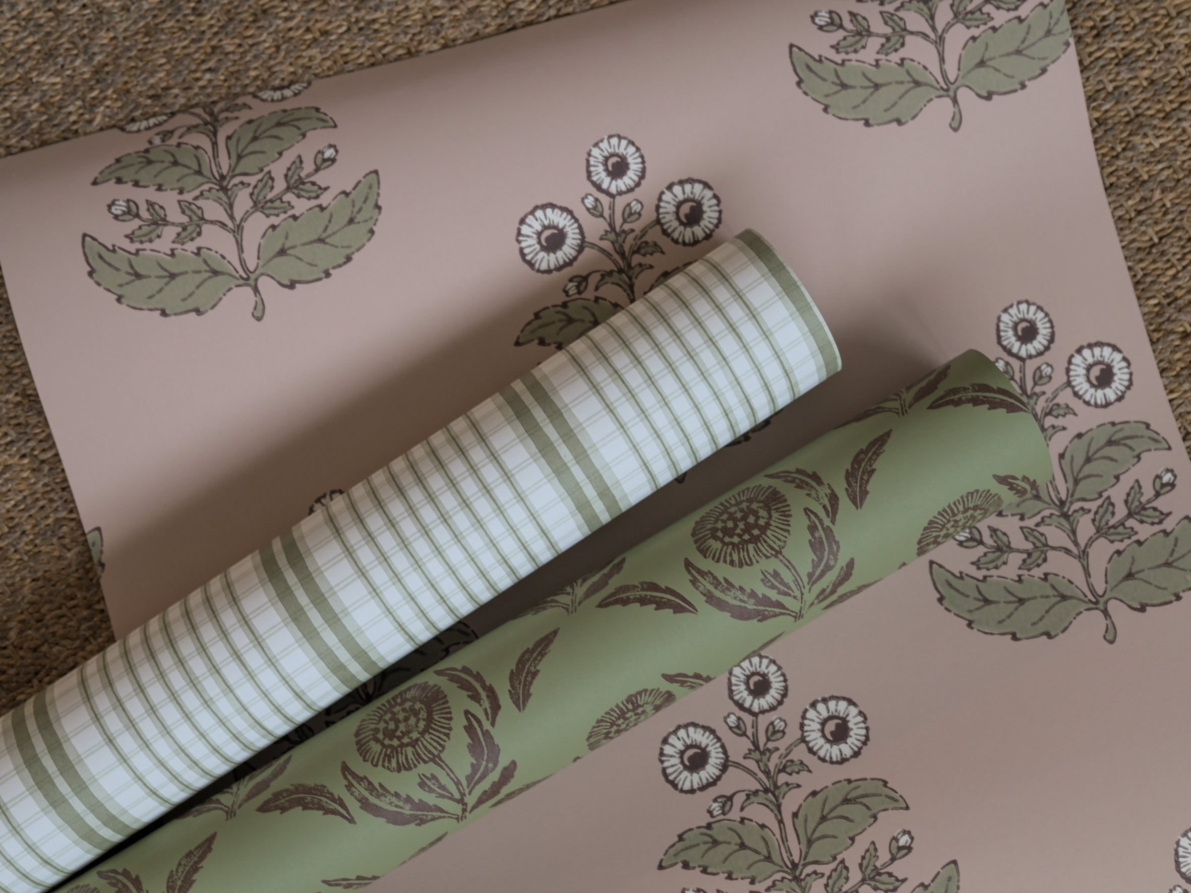 Floret wallpaper by Langelid/von Bromssen - floral design in Peach