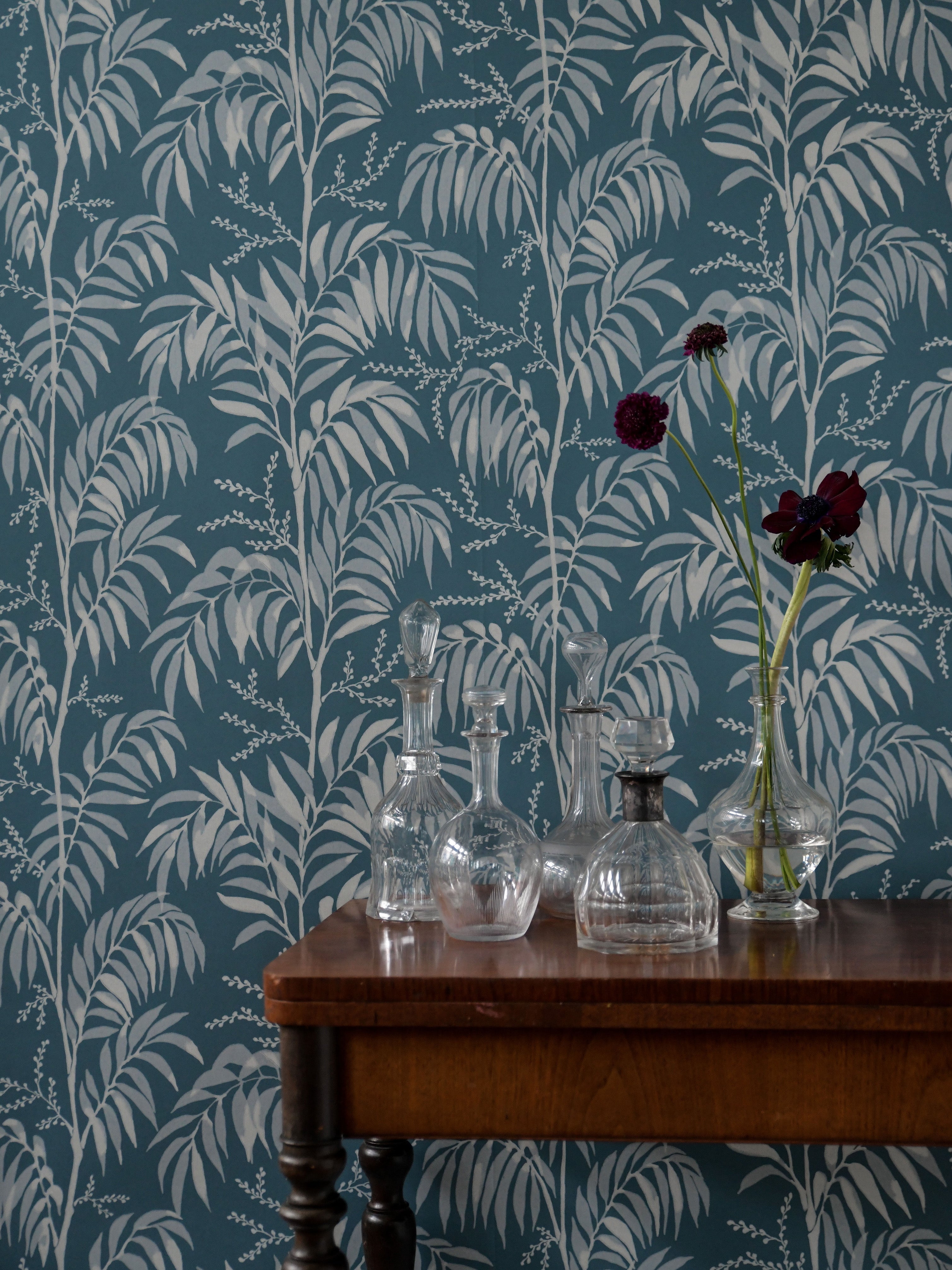 Casablanca Afternoon wallpaper by Langelid/von Bromssen - botanical design in Blue – Smokey