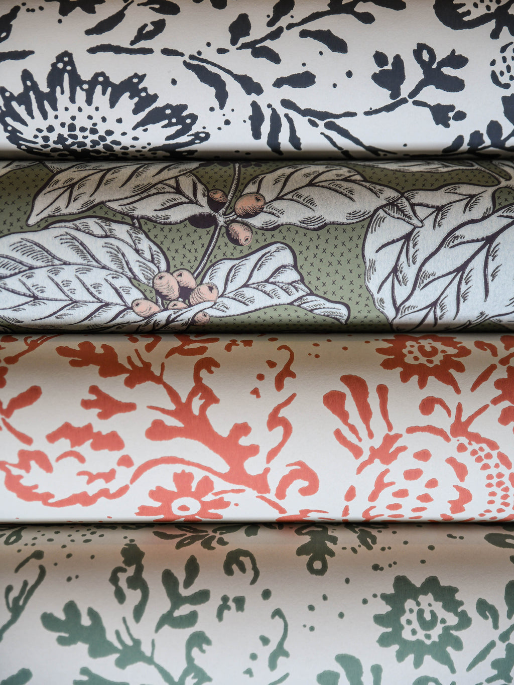 Halcyon Days wallpaper by Langelid/von Bromssen - floral design in Black