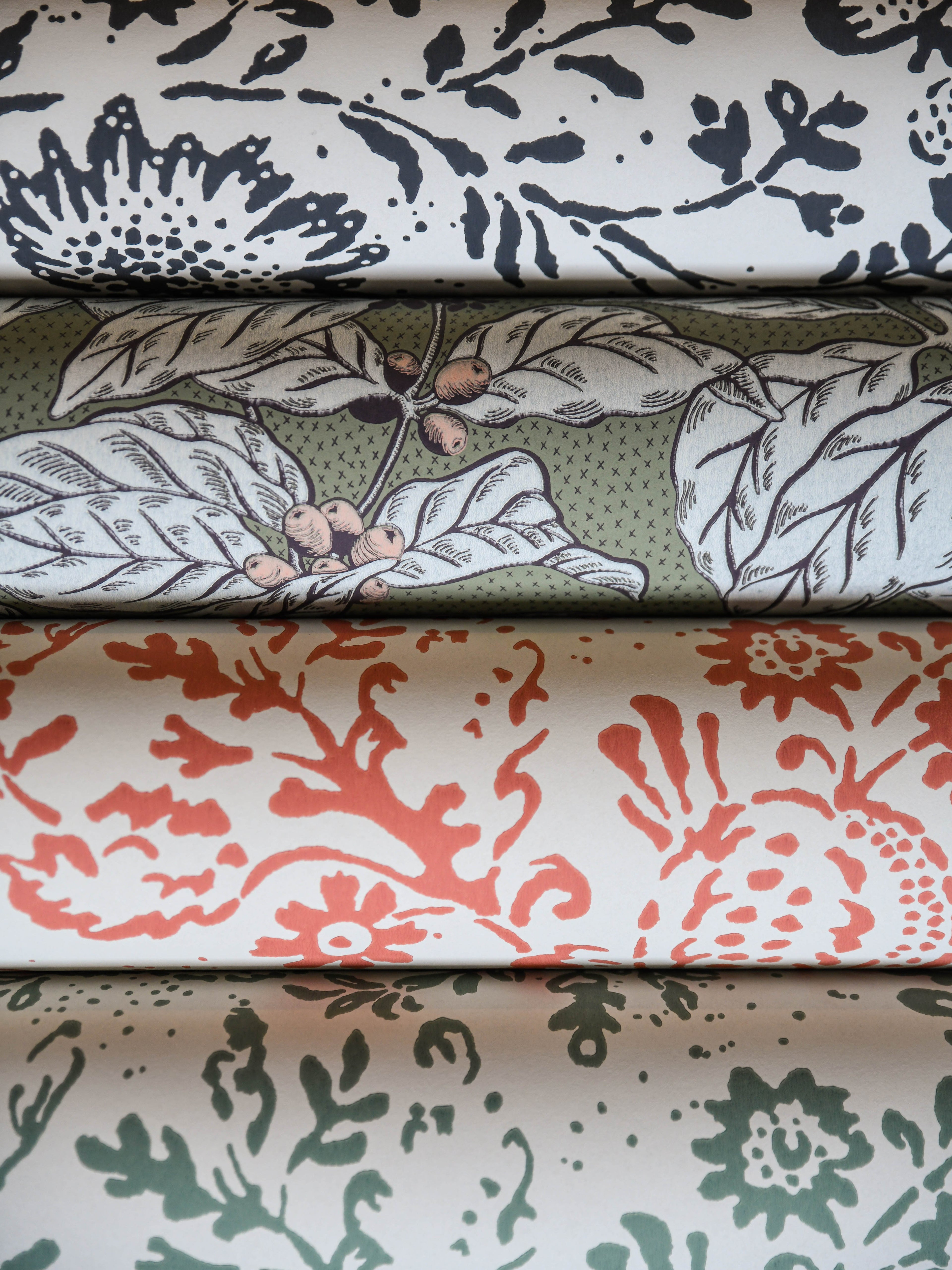 Halcyon Days wallpaper by Langelid/von Bromssen - floral design in Black