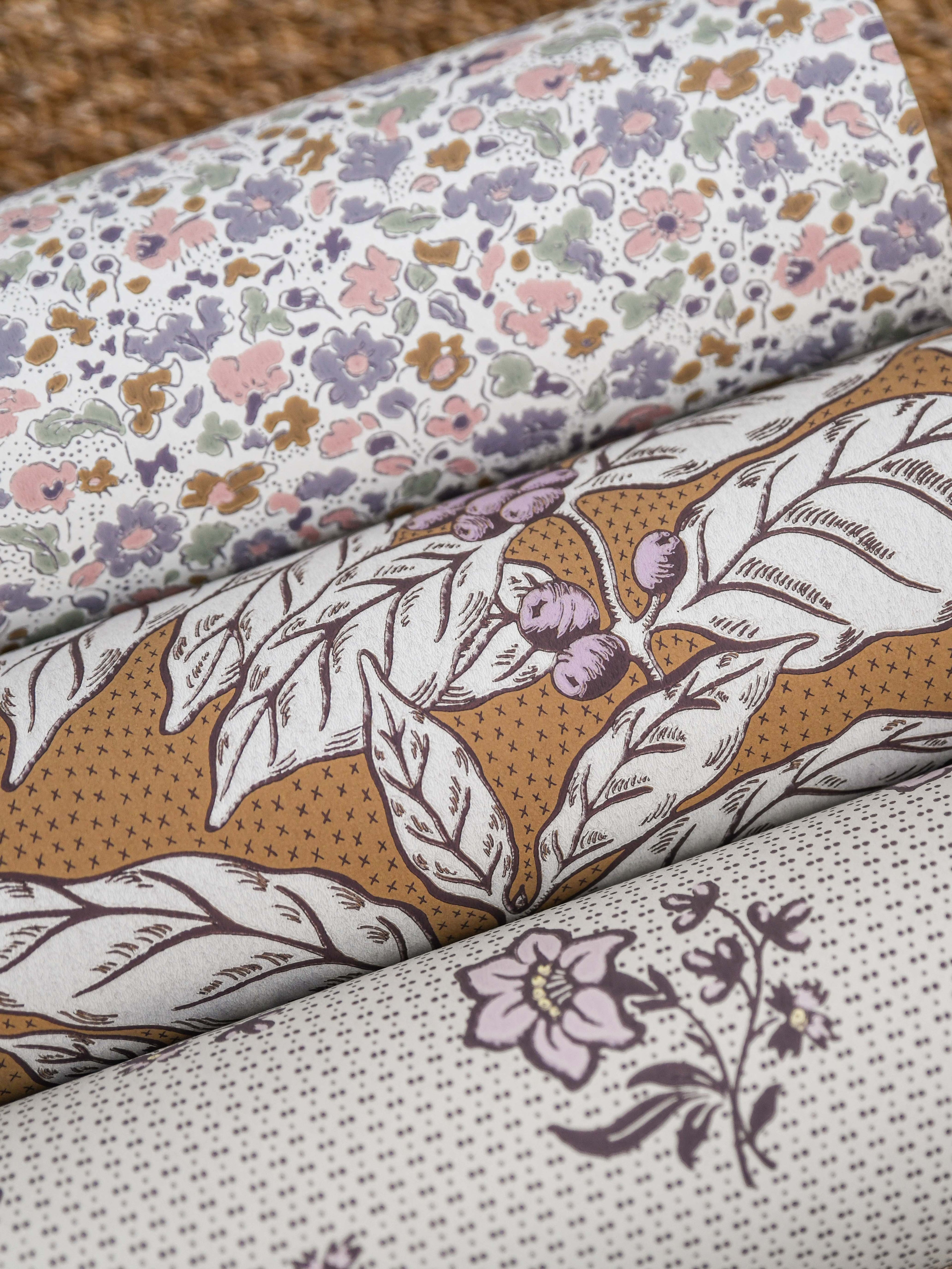 Edelweiss wallpaper by Langelid/von Bromssen - floral design in Grey