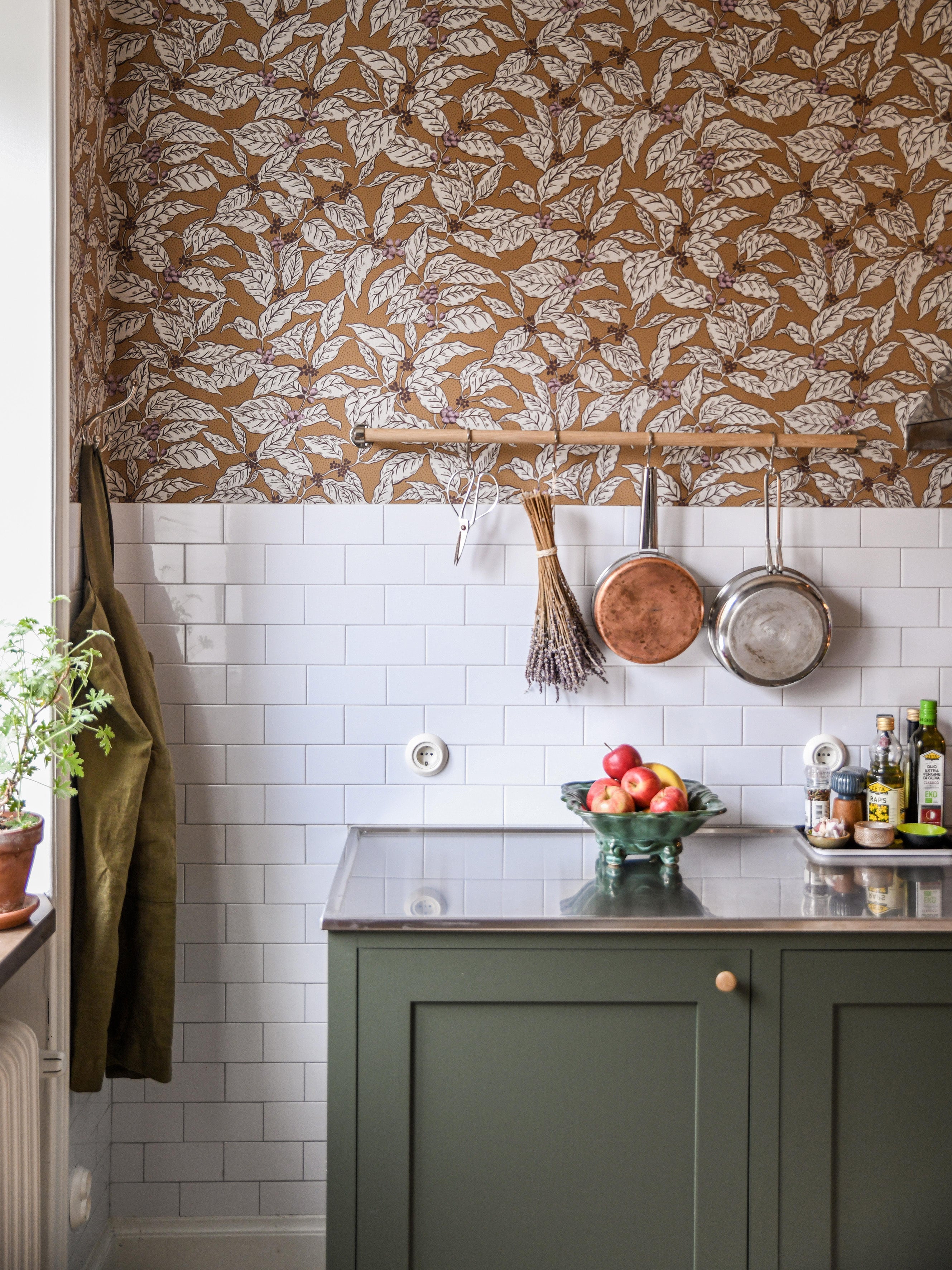 Caffeine wallpaper by Langelid/von Bromssen - botanical design in Yellow