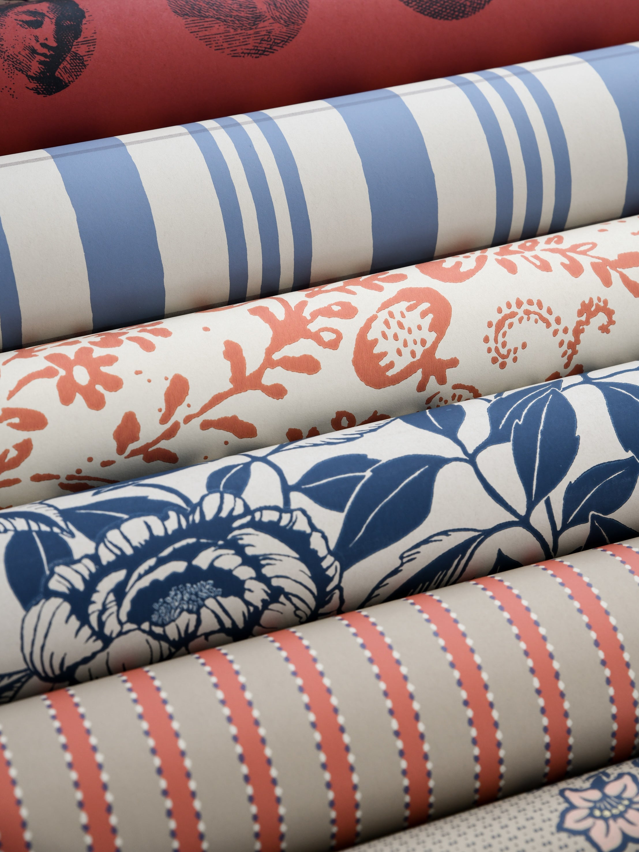 Halcyon Days wallpaper by Langelid/von Bromssen - floral design in Orange