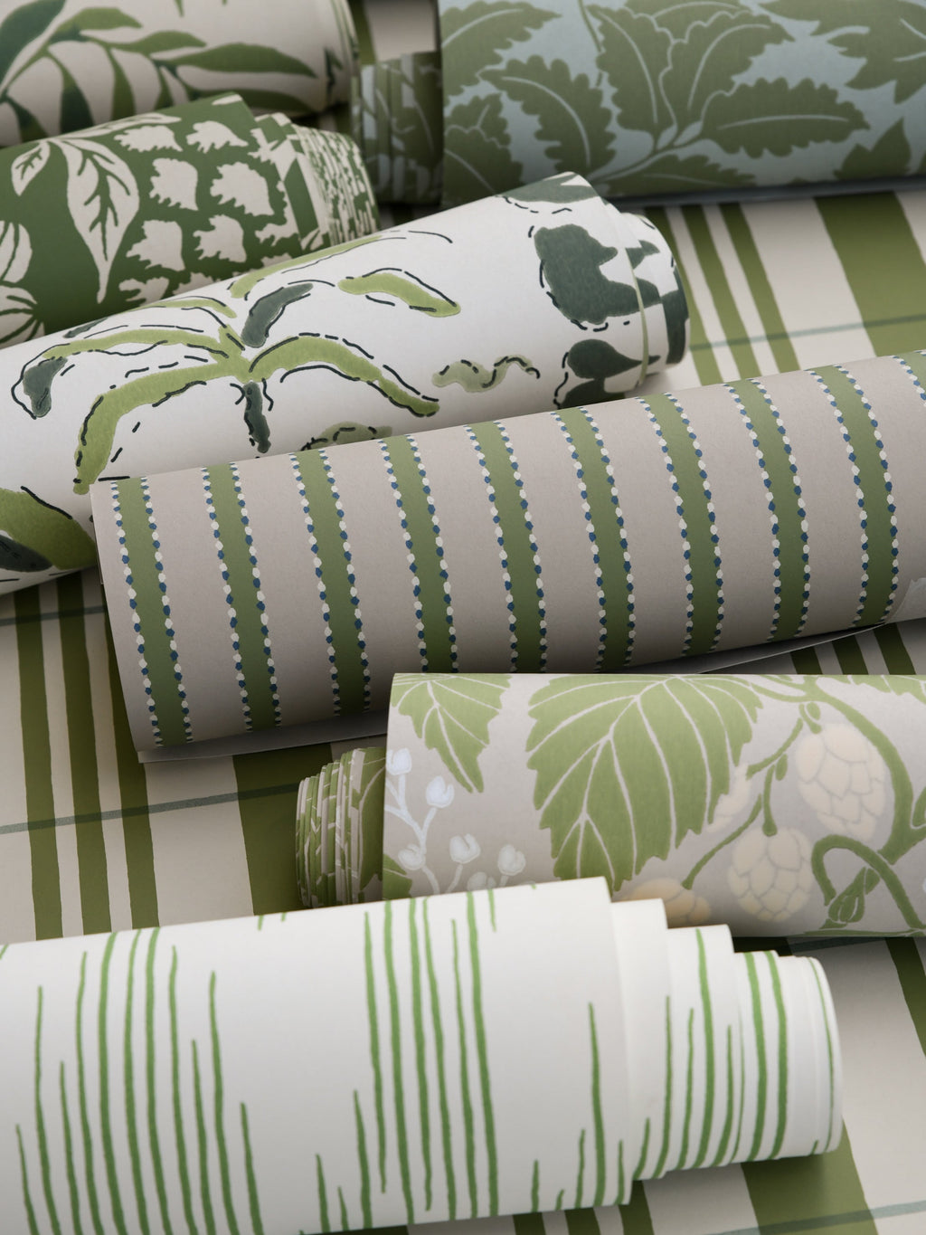 Ikat wallpaper by Langelid/von Bromssen - geometric design in Green
