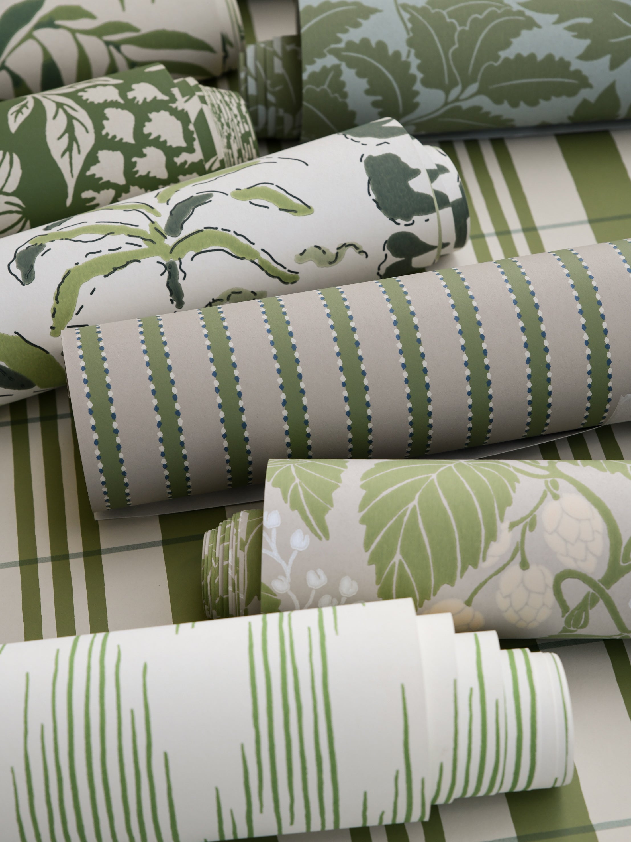 Ikat wallpaper by Langelid/von Bromssen - geometric design in Green