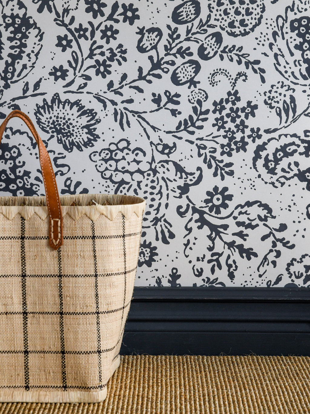 Halcyon Days wallpaper by Langelid/von Bromssen - floral design in Black