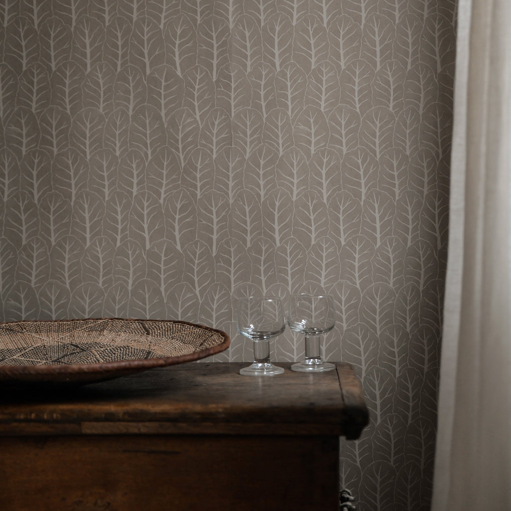 Coleslaw wallpaper by Langelid/von Bromssen - botanical design in Beige