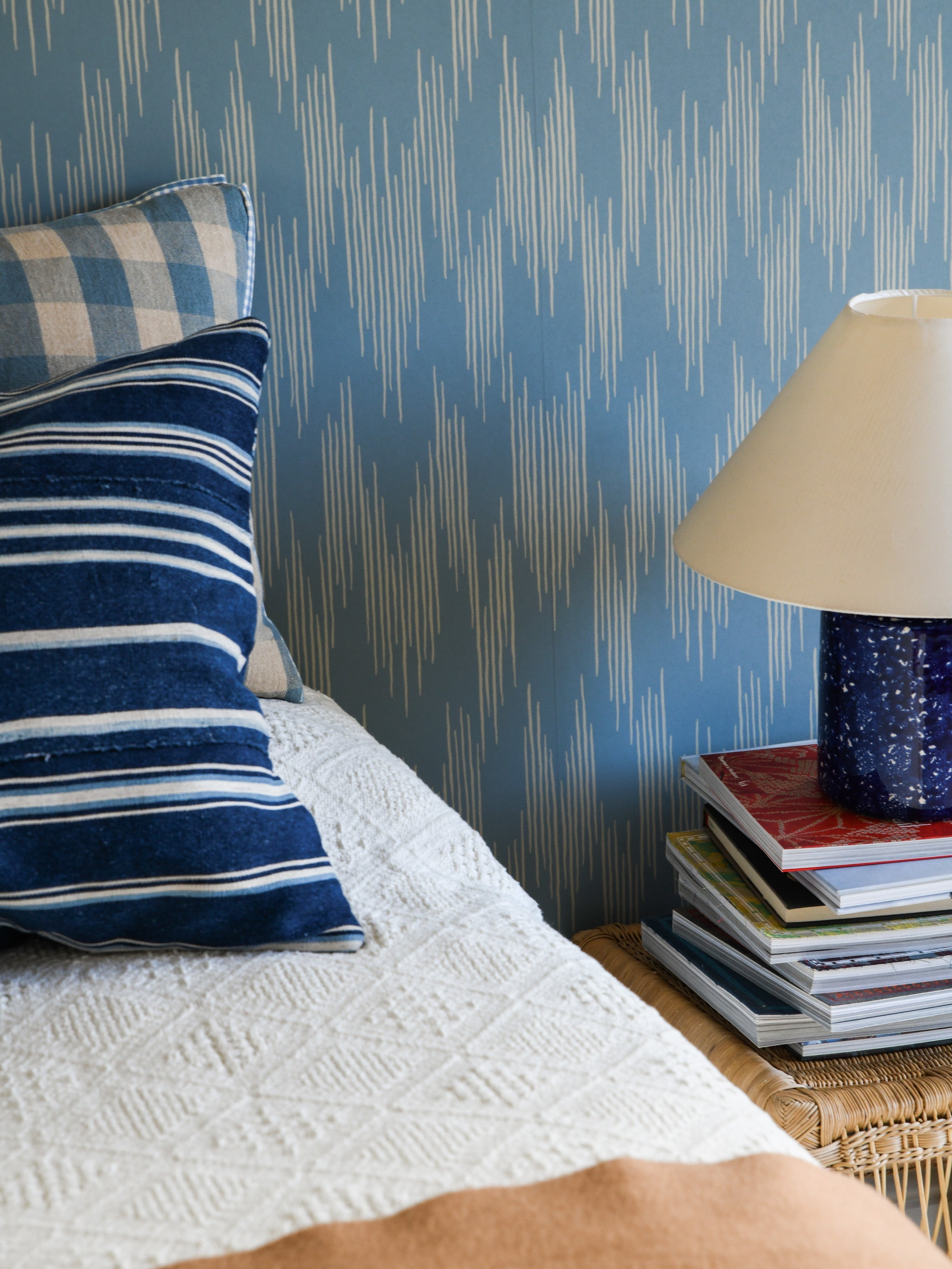 Ikat wallpaper by Langelid/von Bromssen - geometric design in Blue – Smokey