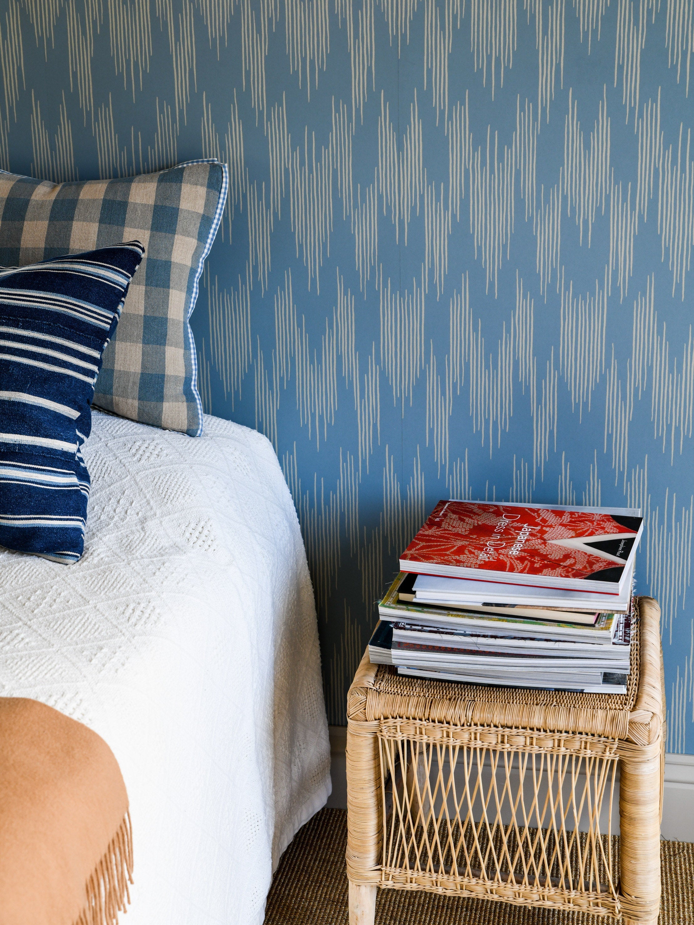 Ikat wallpaper by Langelid/von Bromssen - geometric design in Blue – Smokey