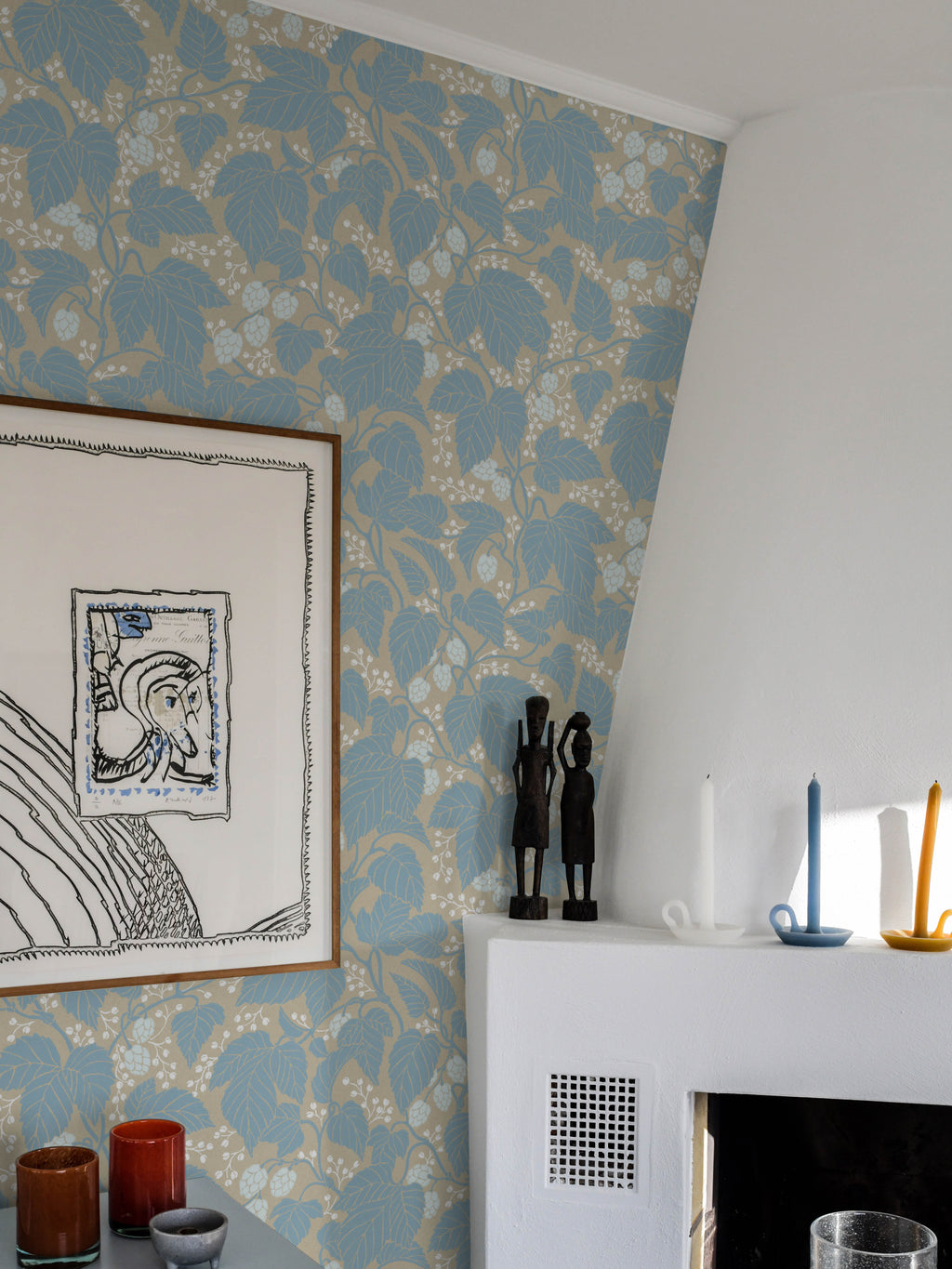 Hops and Glory wallpaper by Langelid/von Bromssen - botanical design in Blue