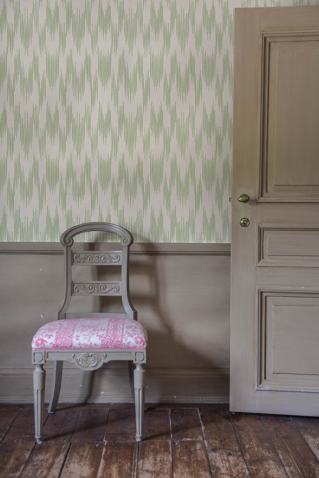 Ikat wallpaper by Langelid/von Bromssen - geometric design in Green