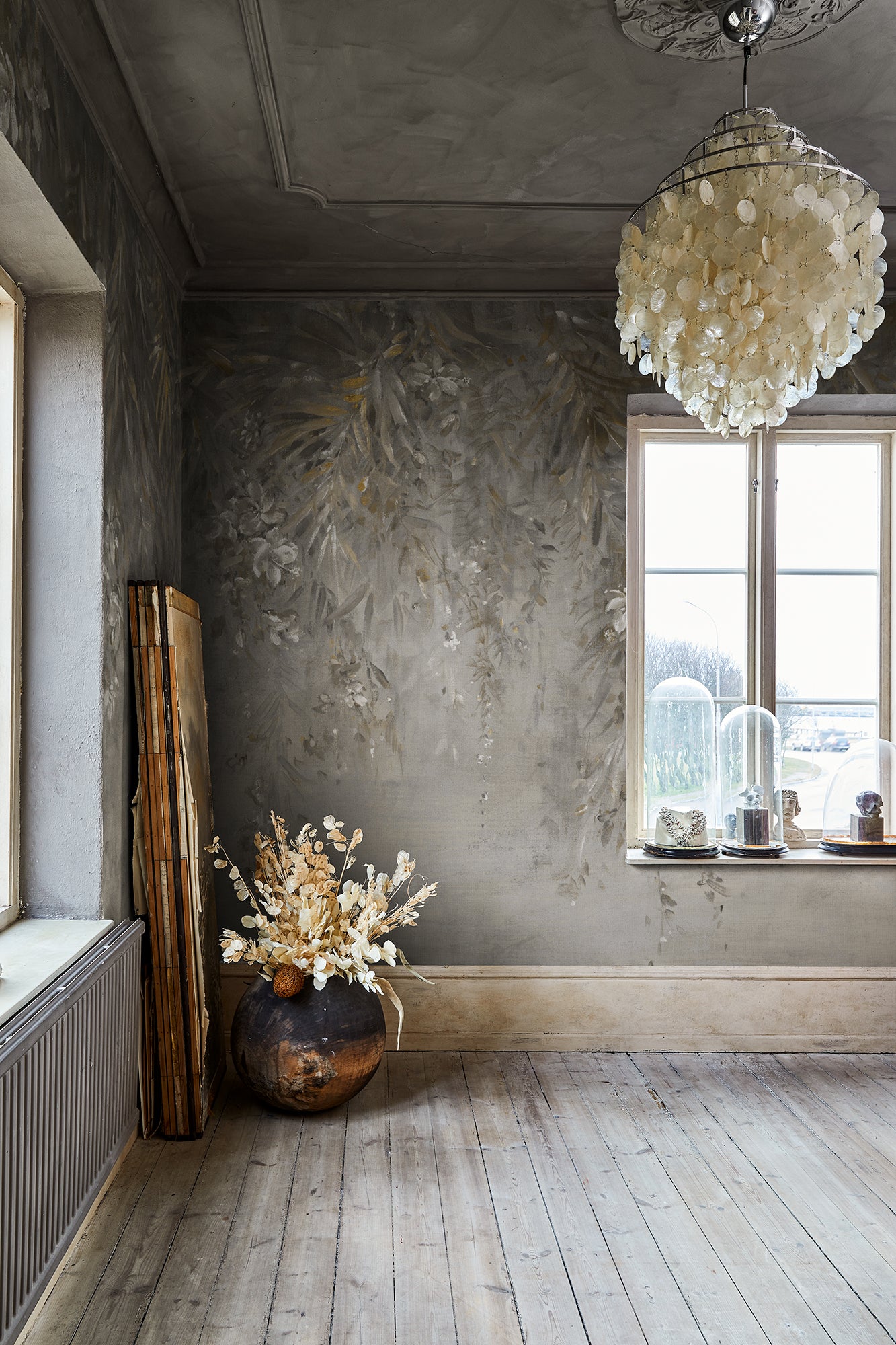 Honolulu wall mural by Rebel Walls in Gold, styled room