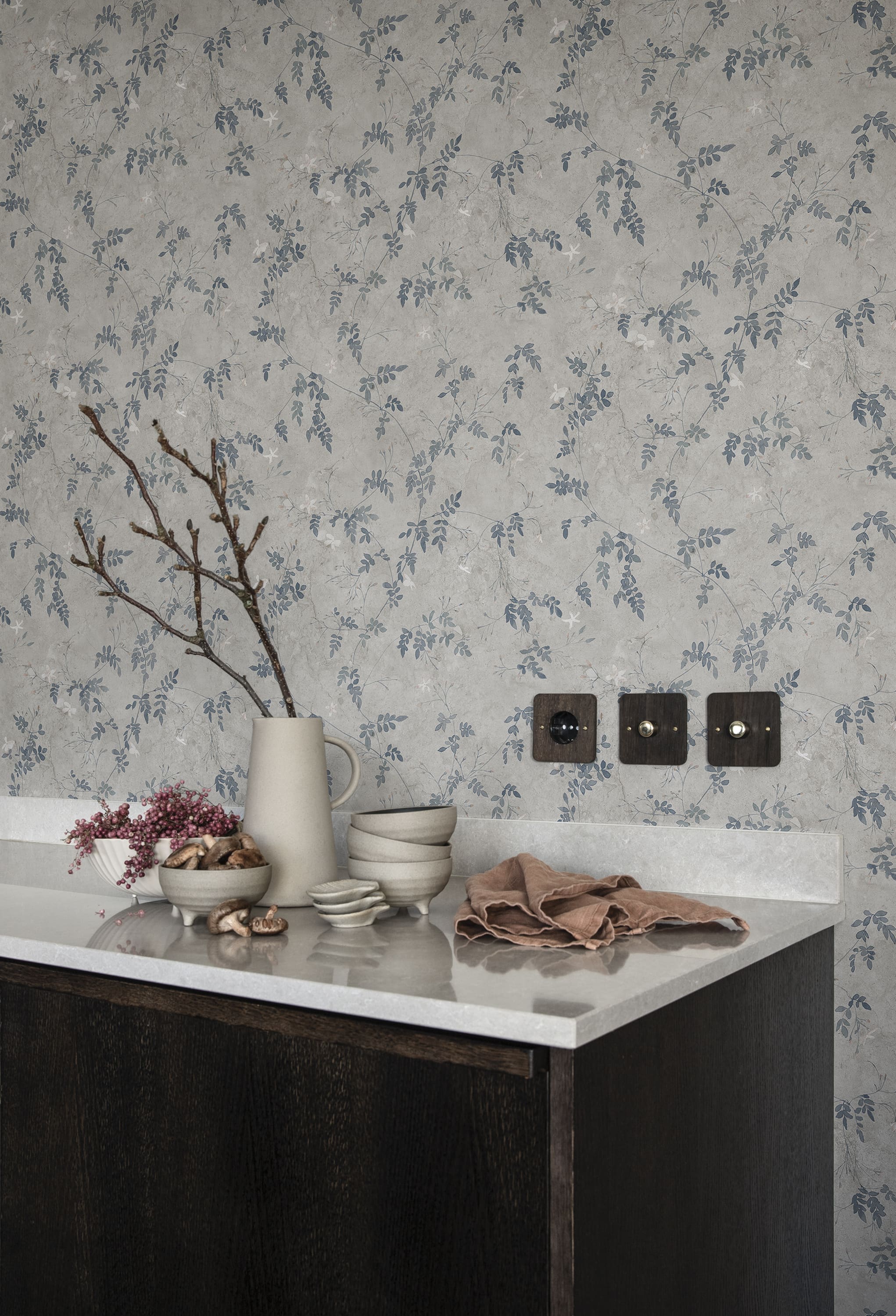 Irene wallpaper by Sandberg in a room setting